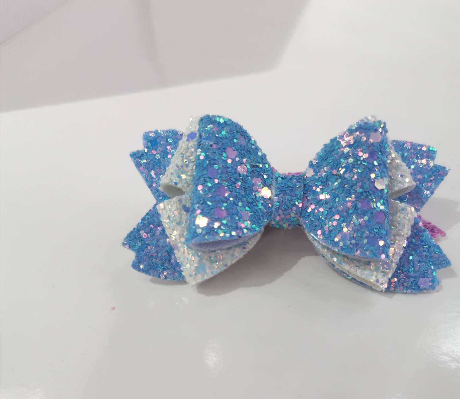 Ceramic tiles with three layers of four-leaf clover undefined