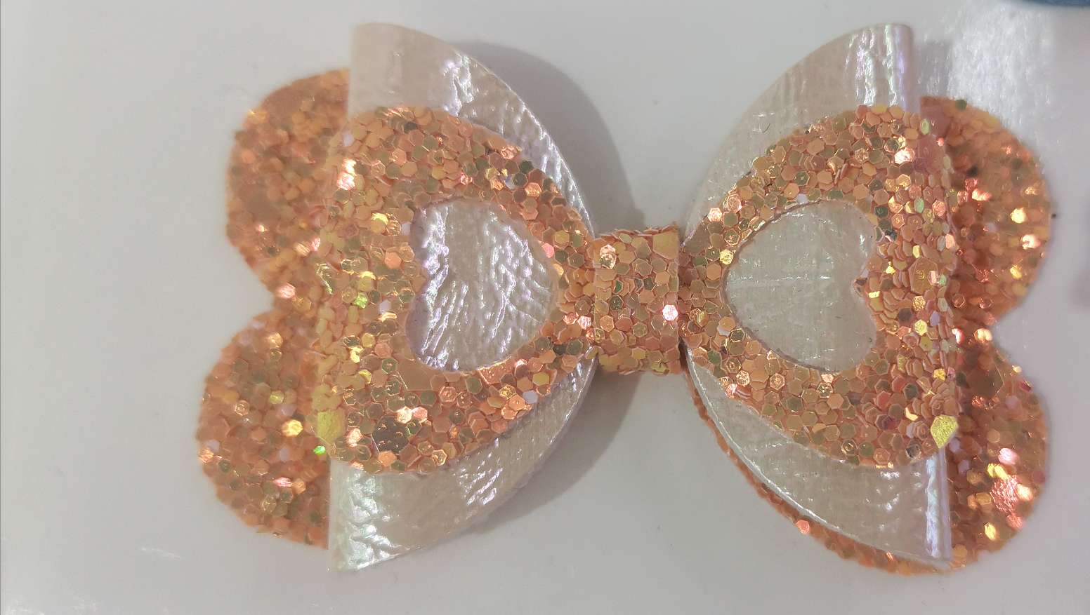 Ceramic disc hollowed-out heart knot details Picture