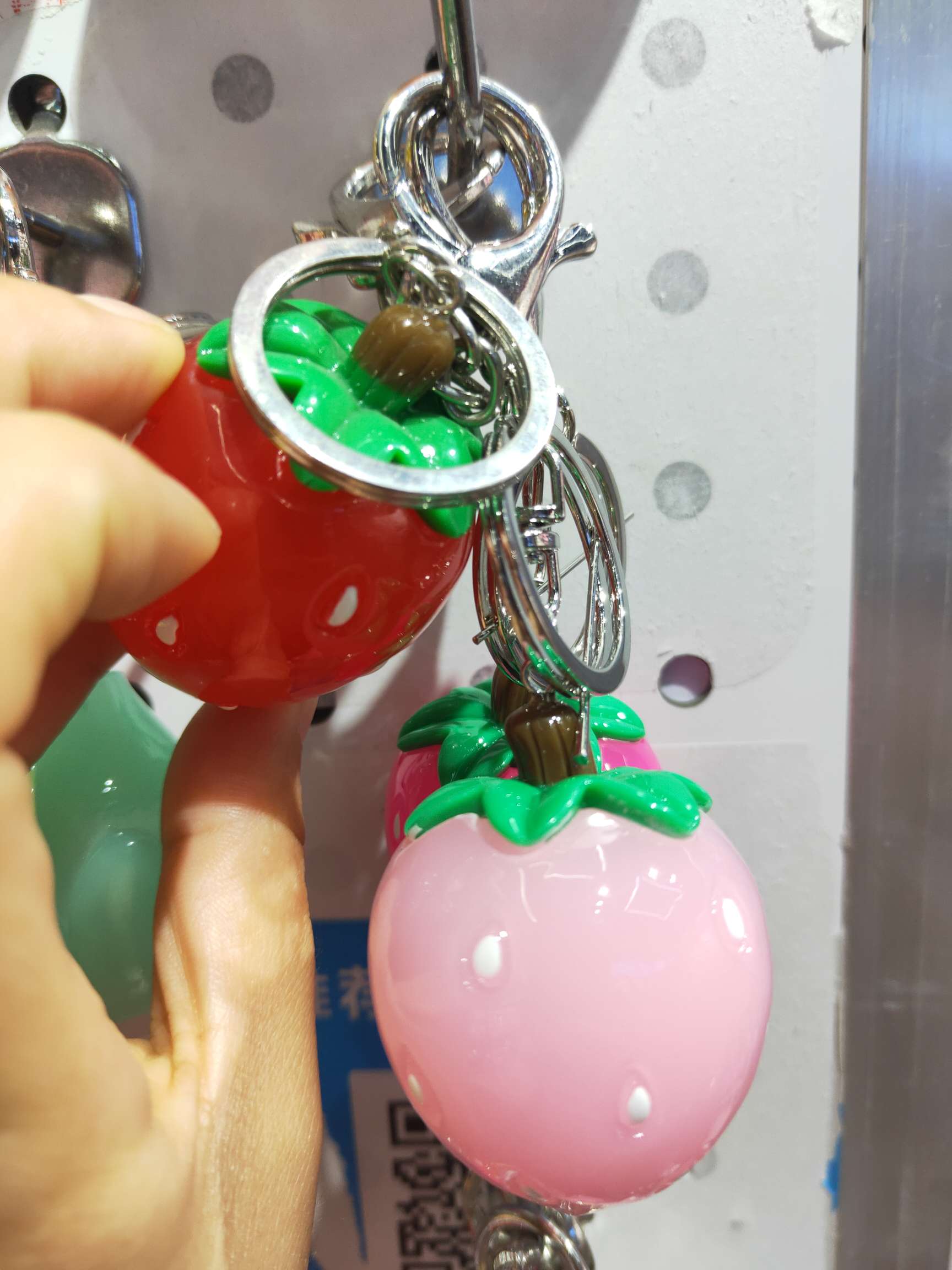 Fruit Strawberry Flashing Light Key Chain Pendant Resin Accessories Specification drawing