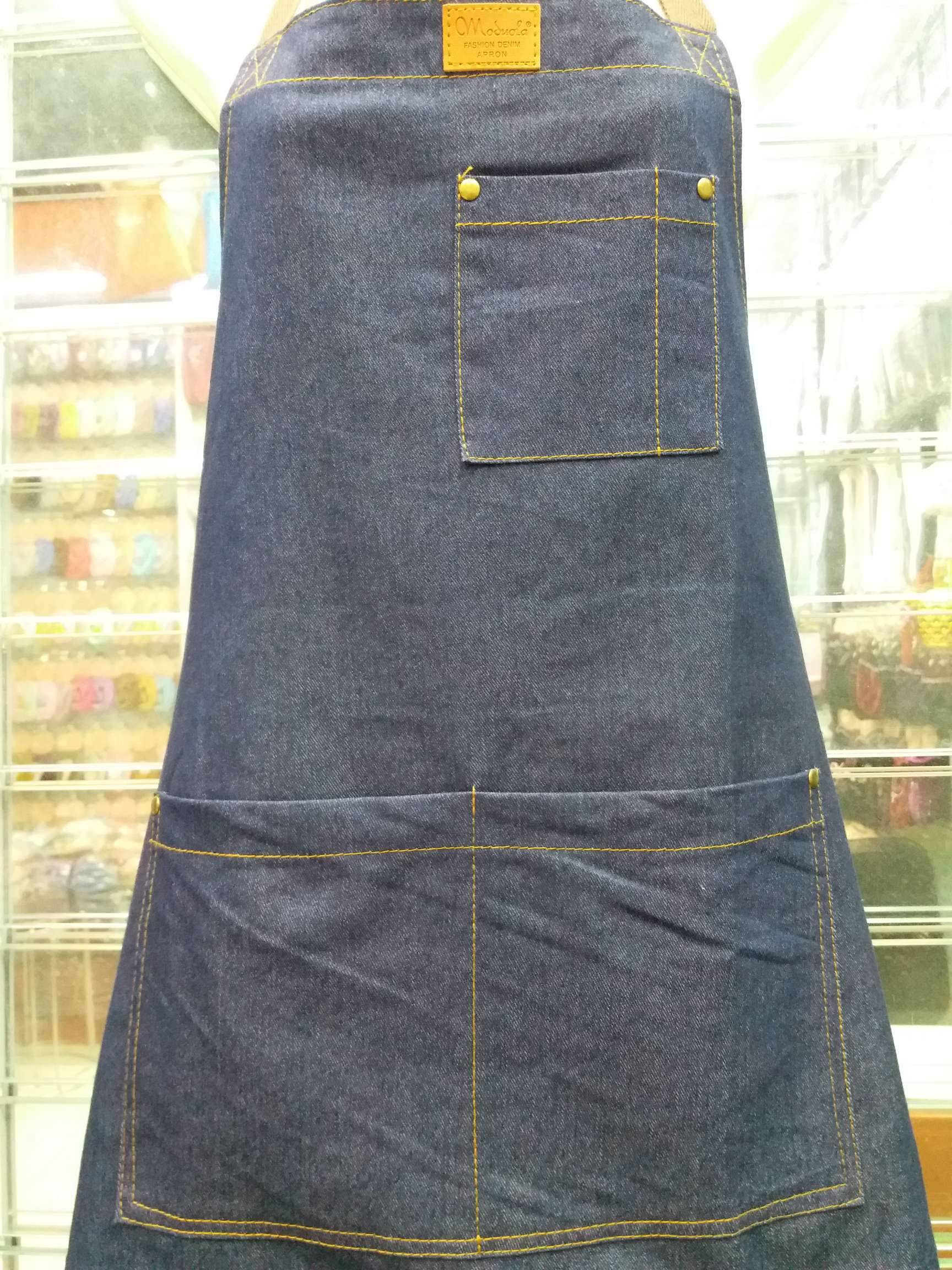 Korean-style adult fashion painted denim apron for baristas, and work apron for Western restaurants and bars Application Scenario