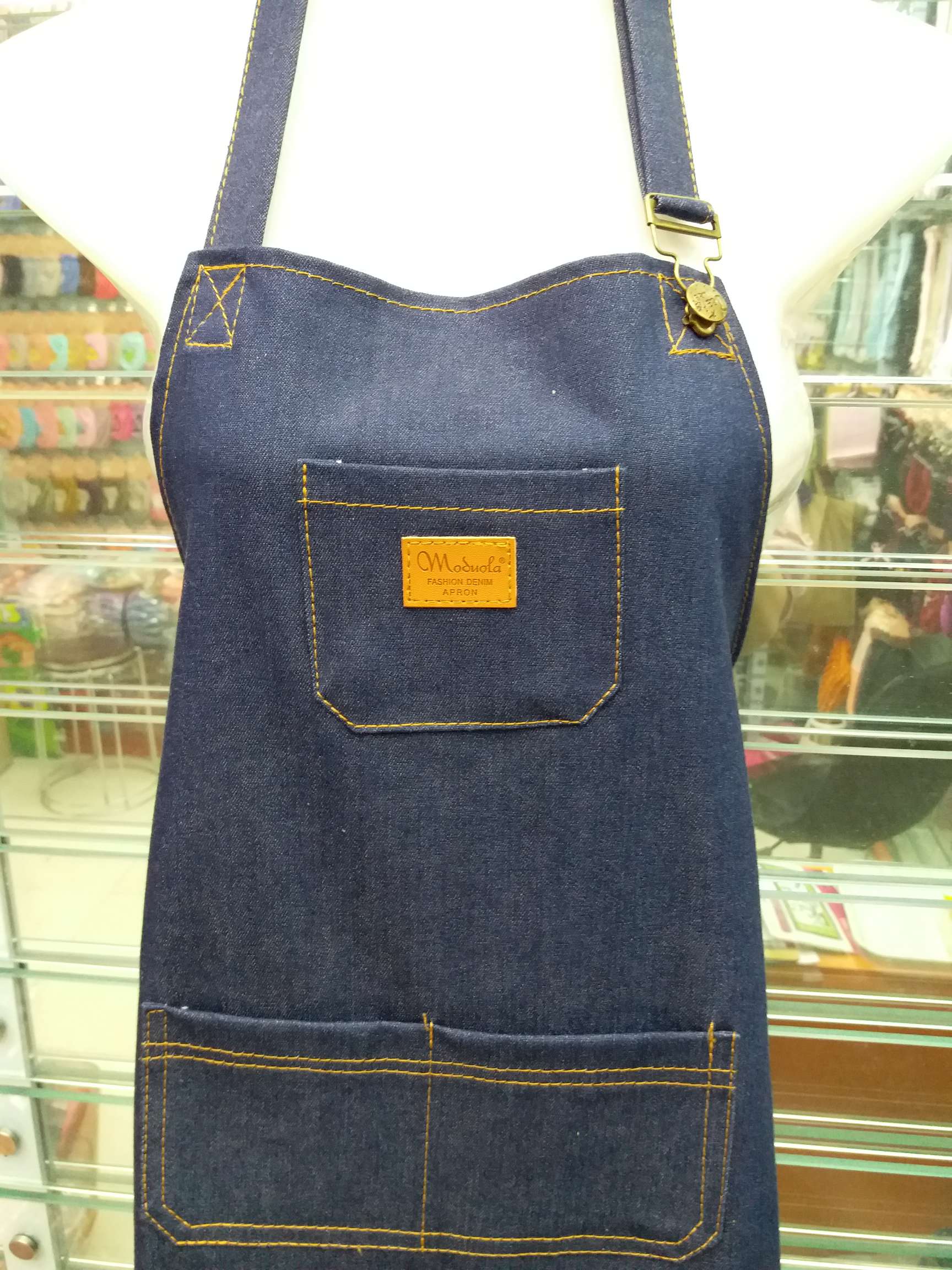 Korean-style fashionable children's square pocket denim apron, hand-painted hand-spun apron Application Scenario