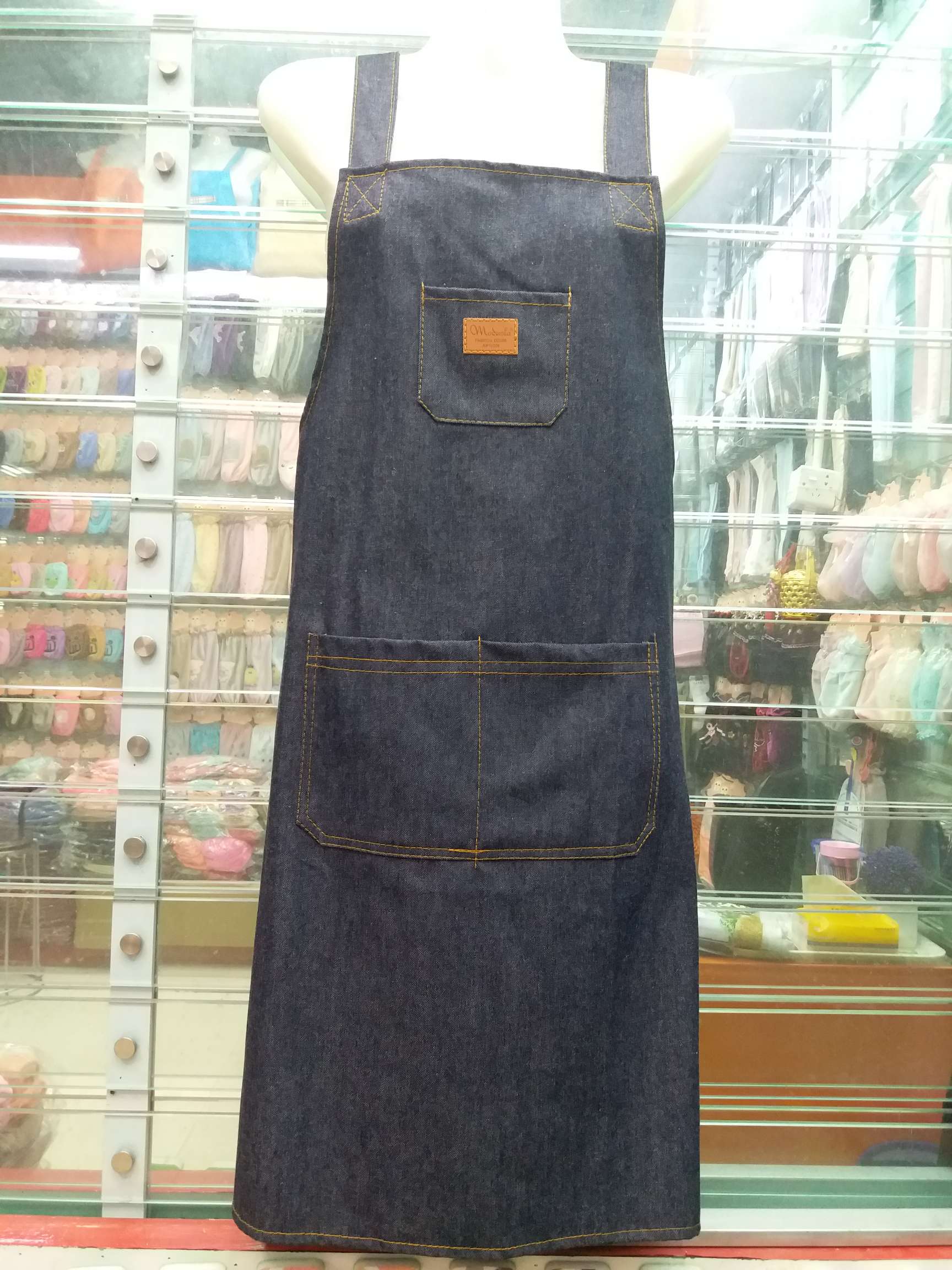 Korean-style fashionable adult shoulder strap denim apron, hand-painted hand-spun work apron details Picture