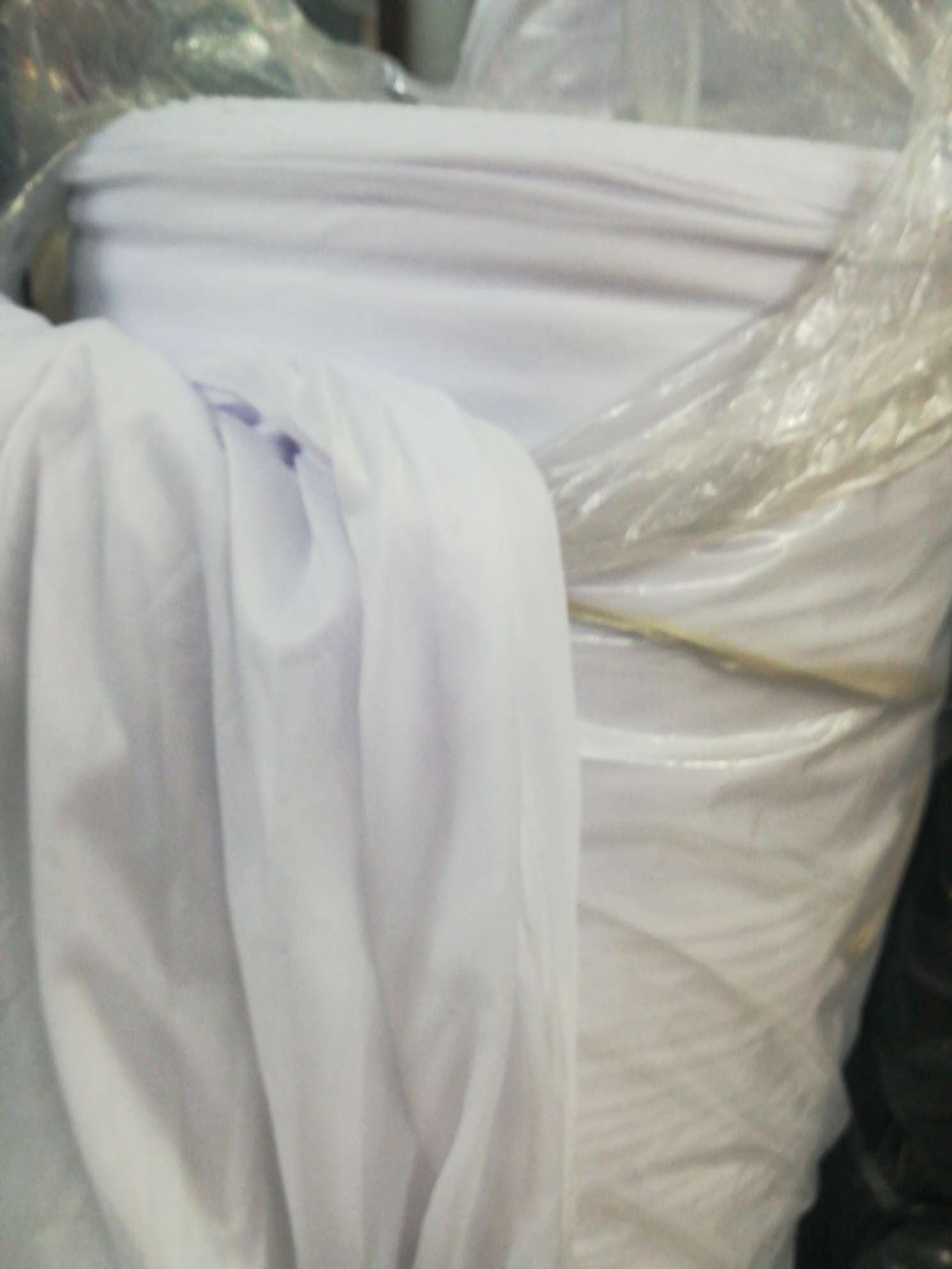 Single-sided all-polyester flat fabric is suitable for composite lining