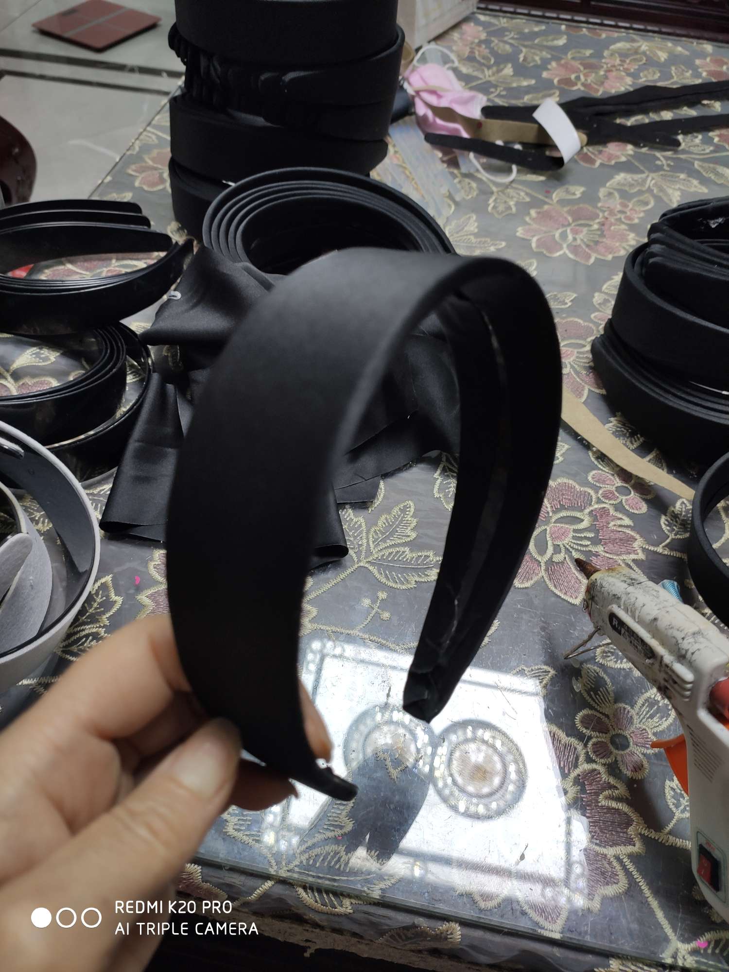 Korean best-selling velvet fabric plastic headband Application Scenario