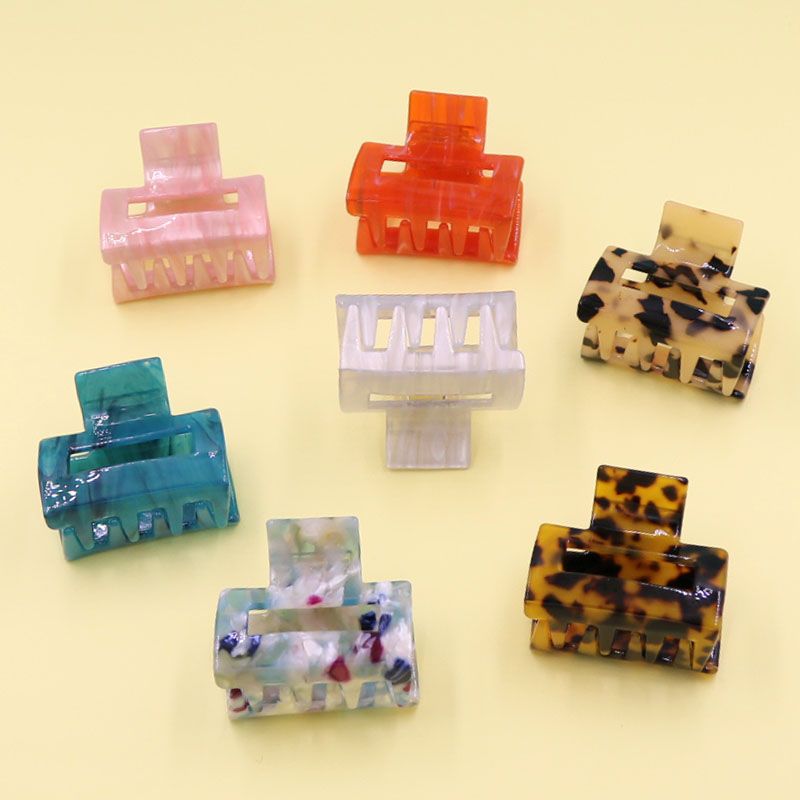 South Korea Dongdaemun Clip Square Hollow Medium Clip Acetic Acid Plate Top Clip Hair Accessories Hair Clip Vertical Clip Clip Clip Female Application Scenario