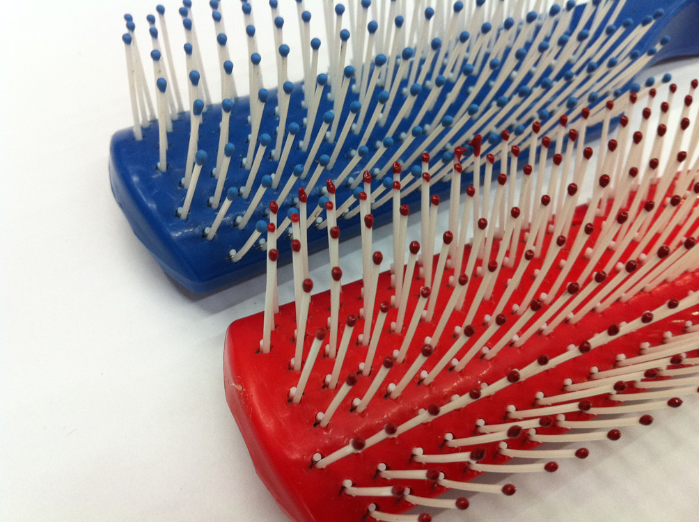 8543梳子外贸热销直发梳塑料包胶梳子白底实物图