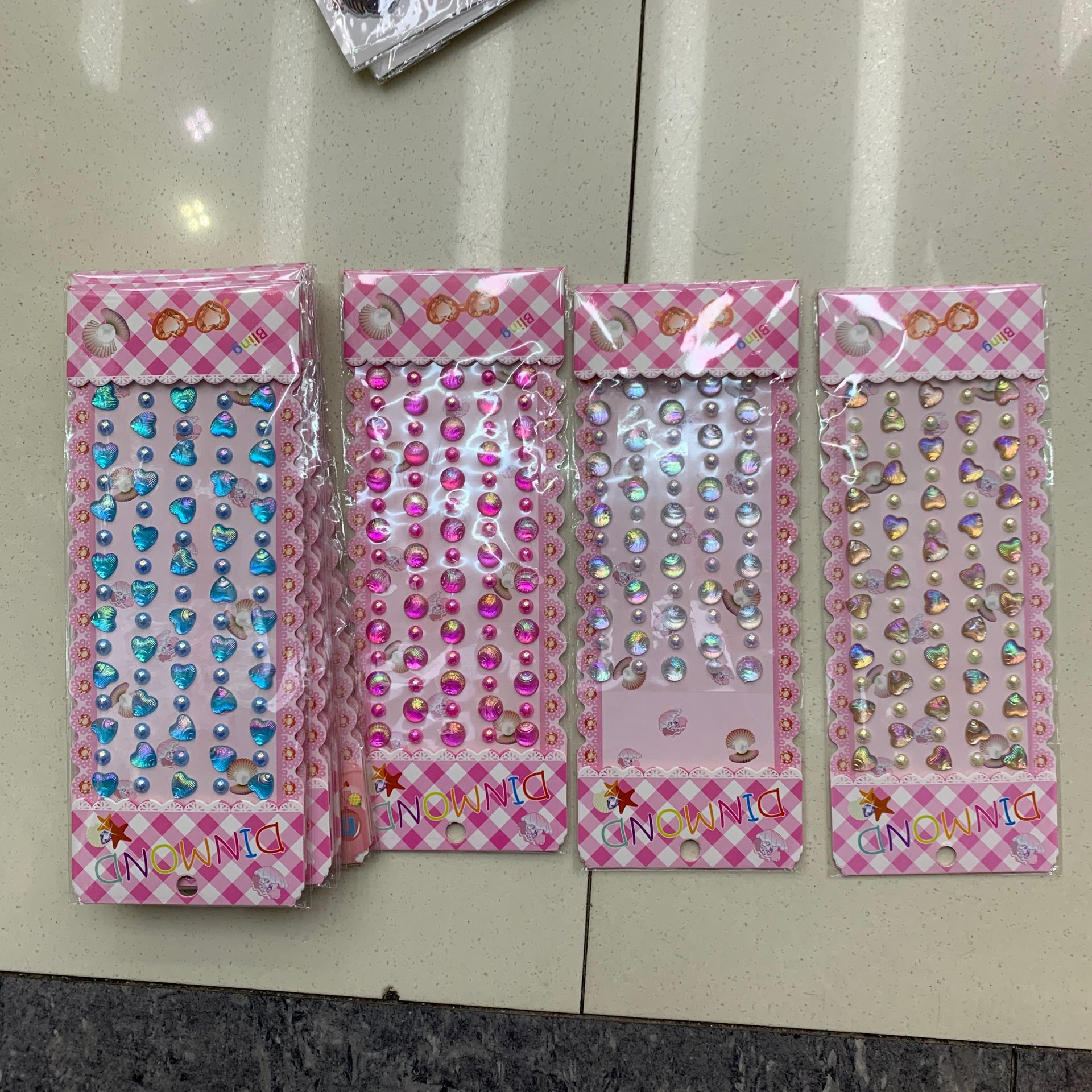 义乌好货 亚克力圆形钻贴背胶镀AB彩色心形钻装饰贴纸益智贴详情图1