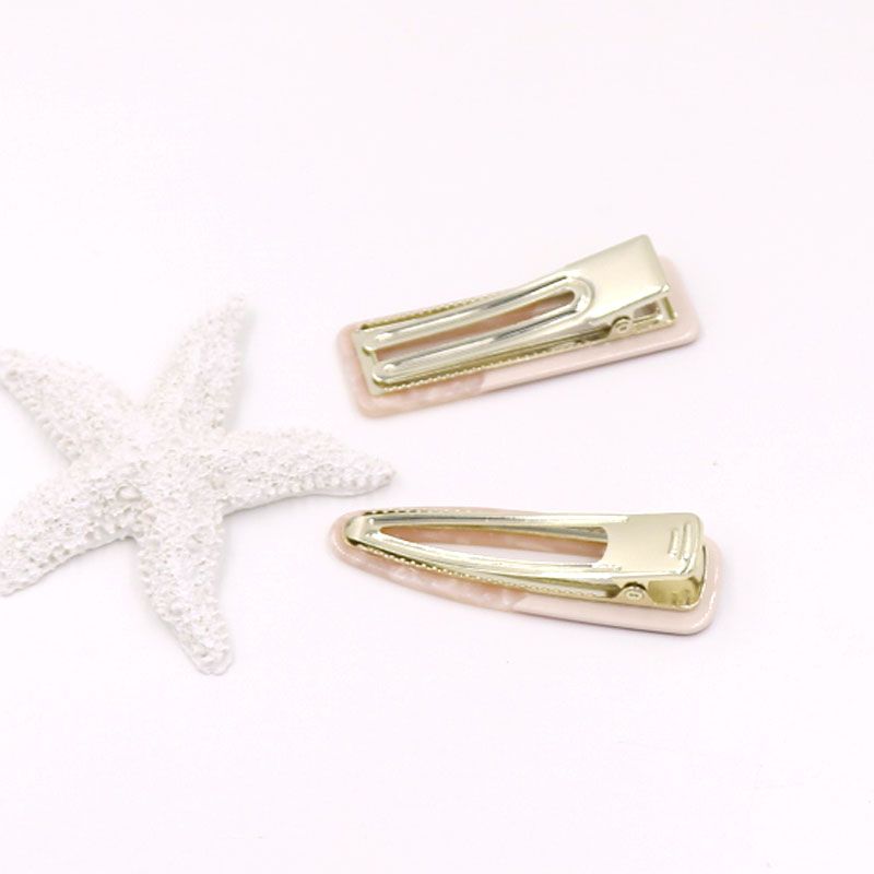 New Hairpin Korean Hairpin Two-Color Splicing Edge With Acetic Acid Mosaic Duck Clip Popular Hair Accessories Duck Clip Geometric Hairpin Bangs Clip Application Scenario