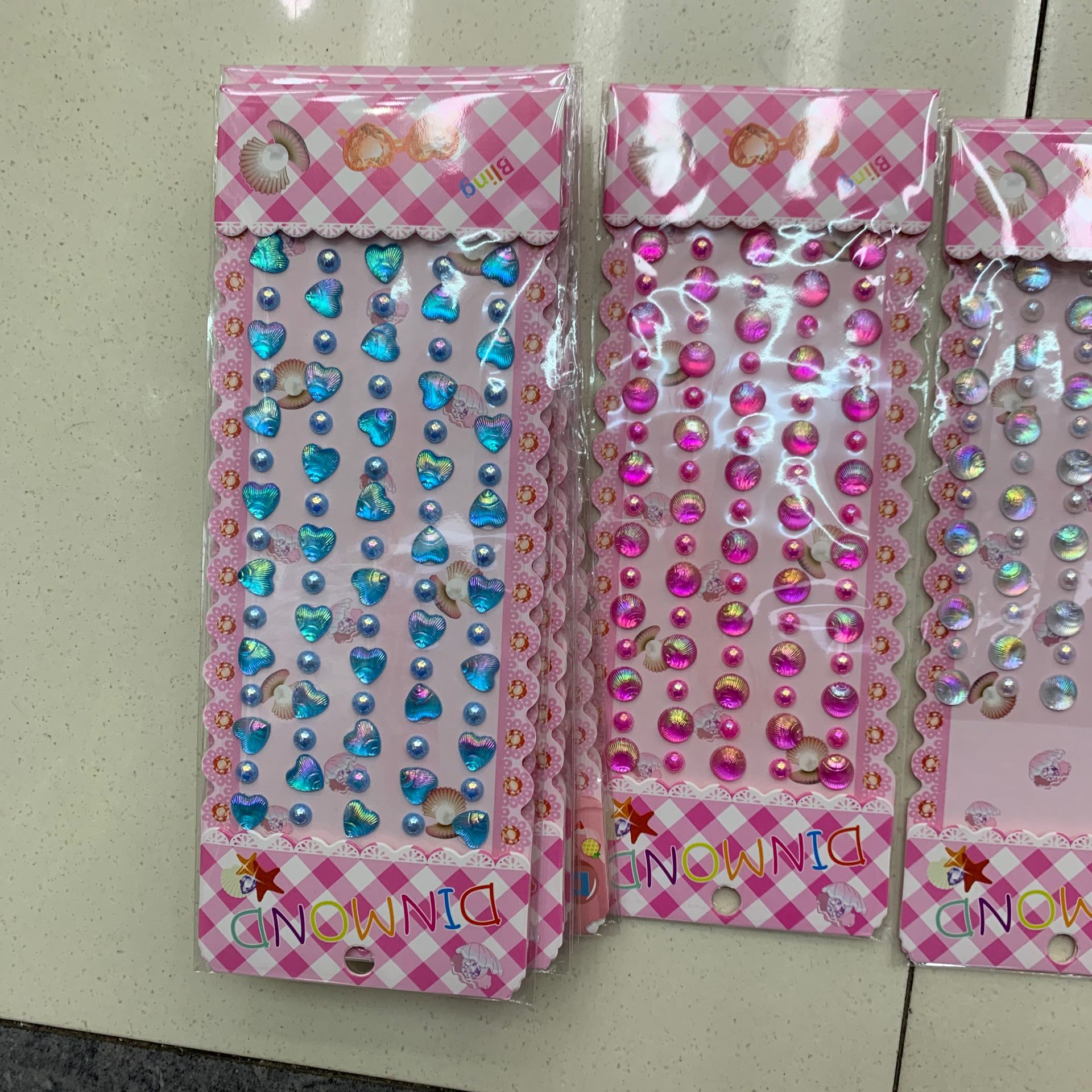 义乌好货 亚克力圆形钻贴背胶镀AB彩色心形钻装饰贴纸益智贴详情图3