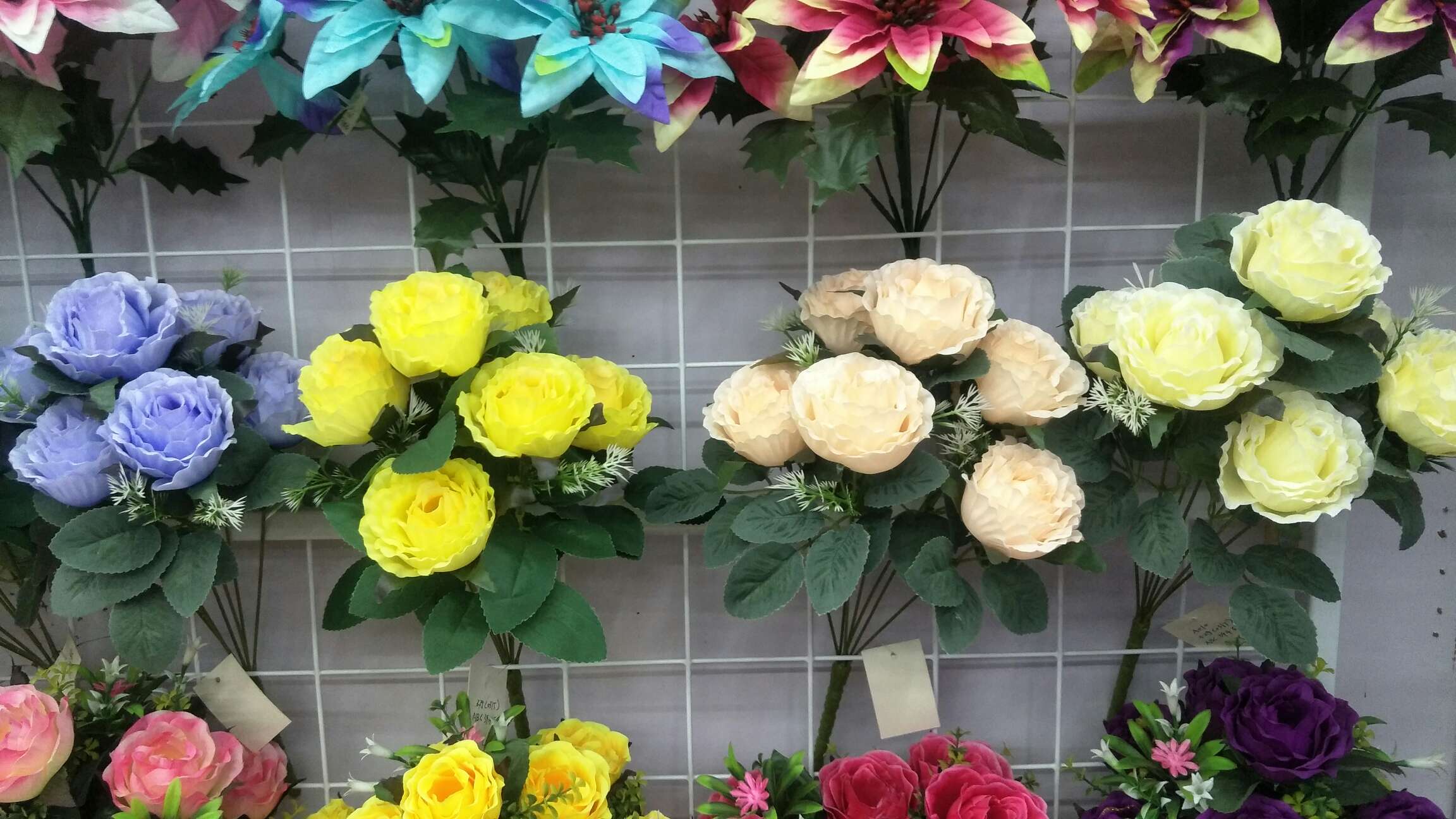 Fumin Silk Flower Factory's new 7-head tea jiu is available in multiple colors