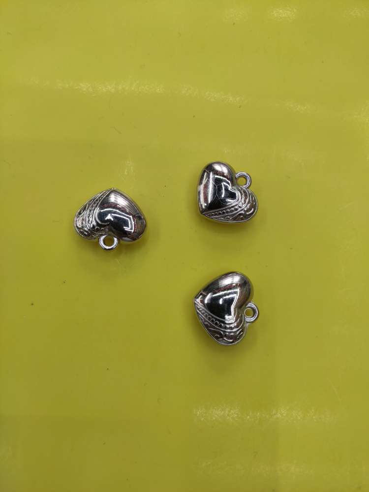 The H357 heart is 19mm wide, 17mm high and 8mm thick details Picture