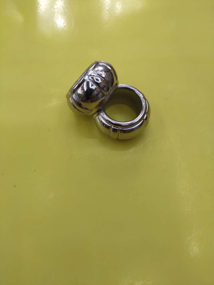 H725 Classic Towel Hole Side Close-up