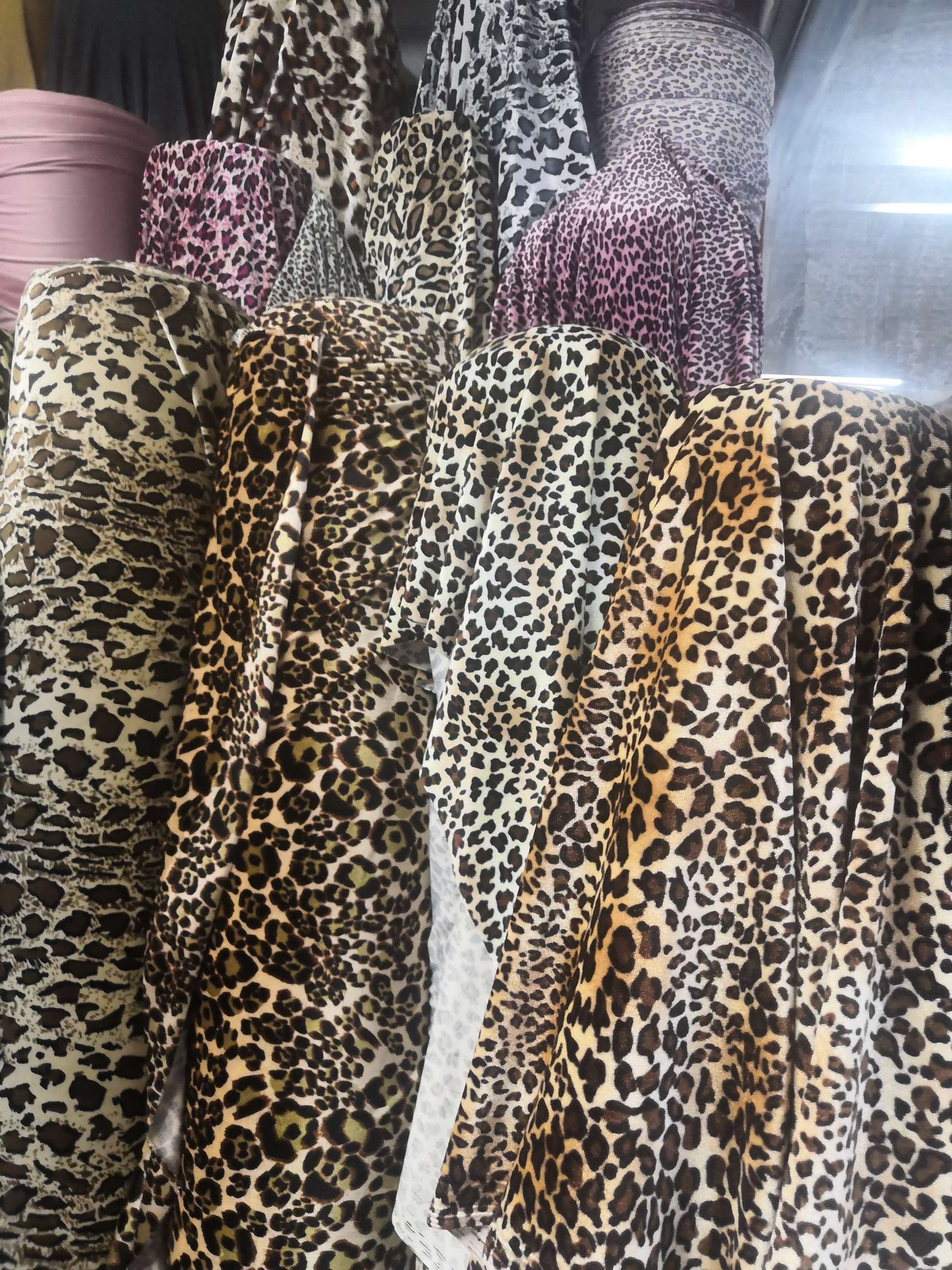 Leopard print knitted fabric