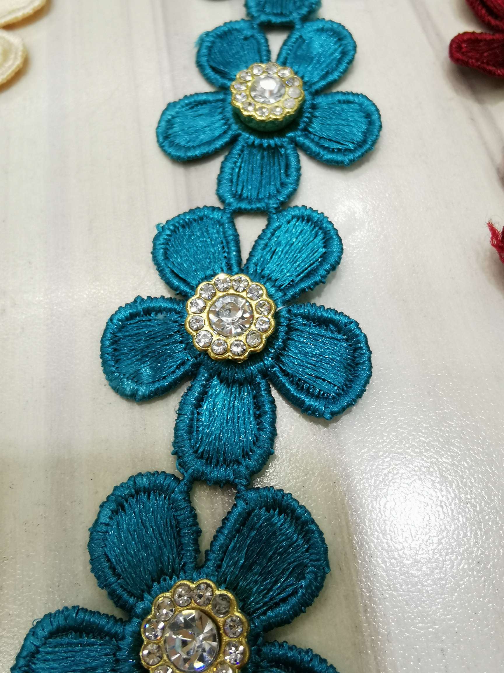 Water-soluble lace with diamond flower, 3.5 cm details Picture