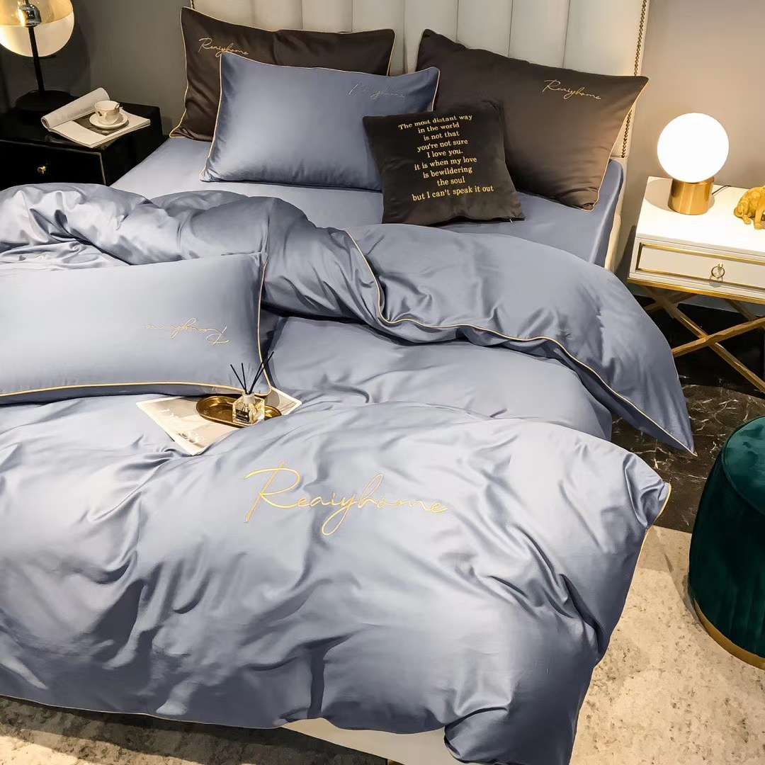 纯色双拼刺绣全棉四件套
200×230