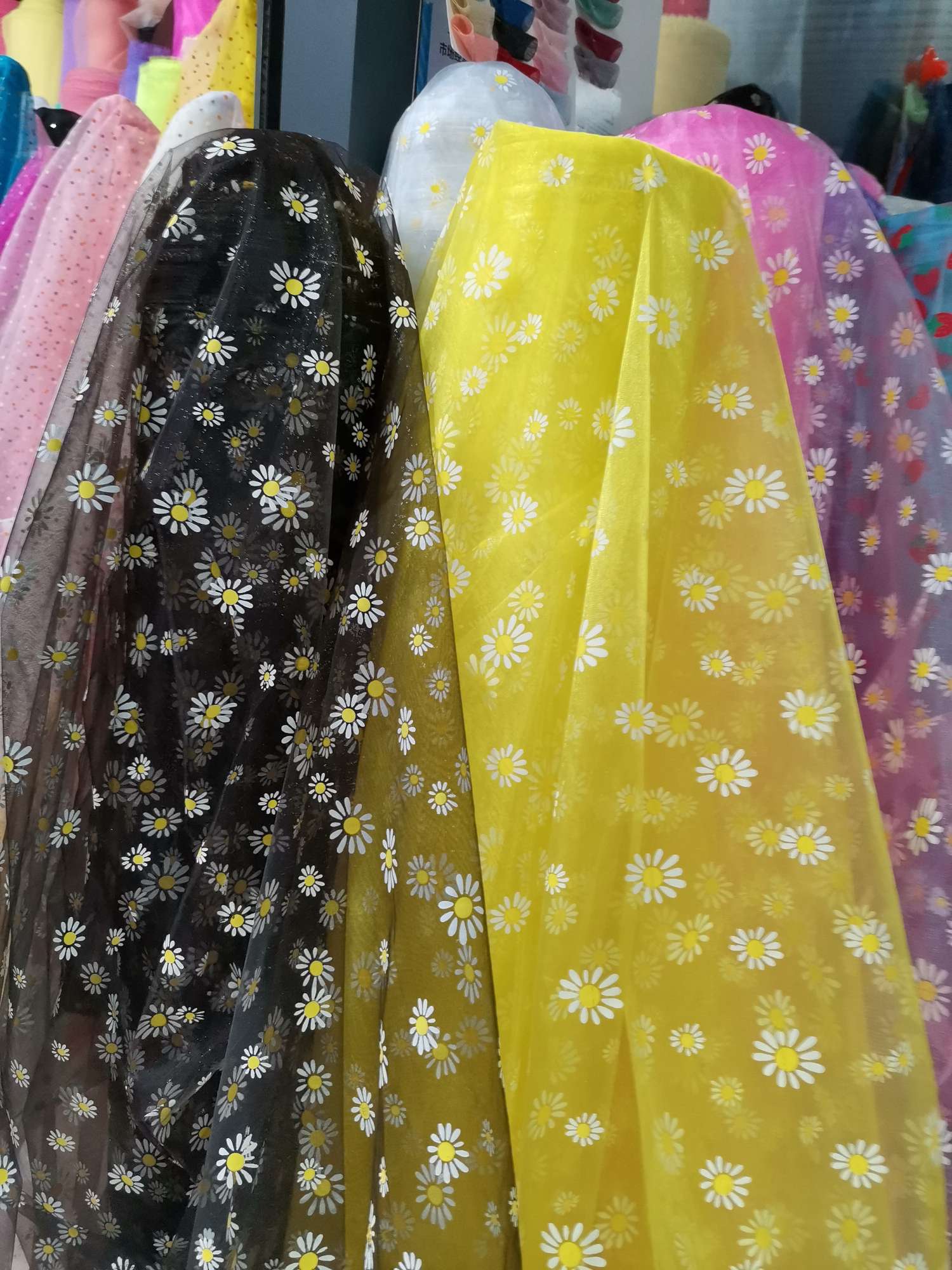 National trend factory direct sales of the current season's new products. Wholesale and retail available. High-quality gauze fabric