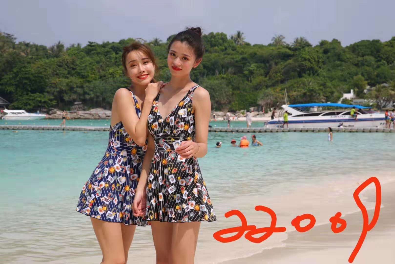One-piece and one-piece fashion swimsuit thumbnail