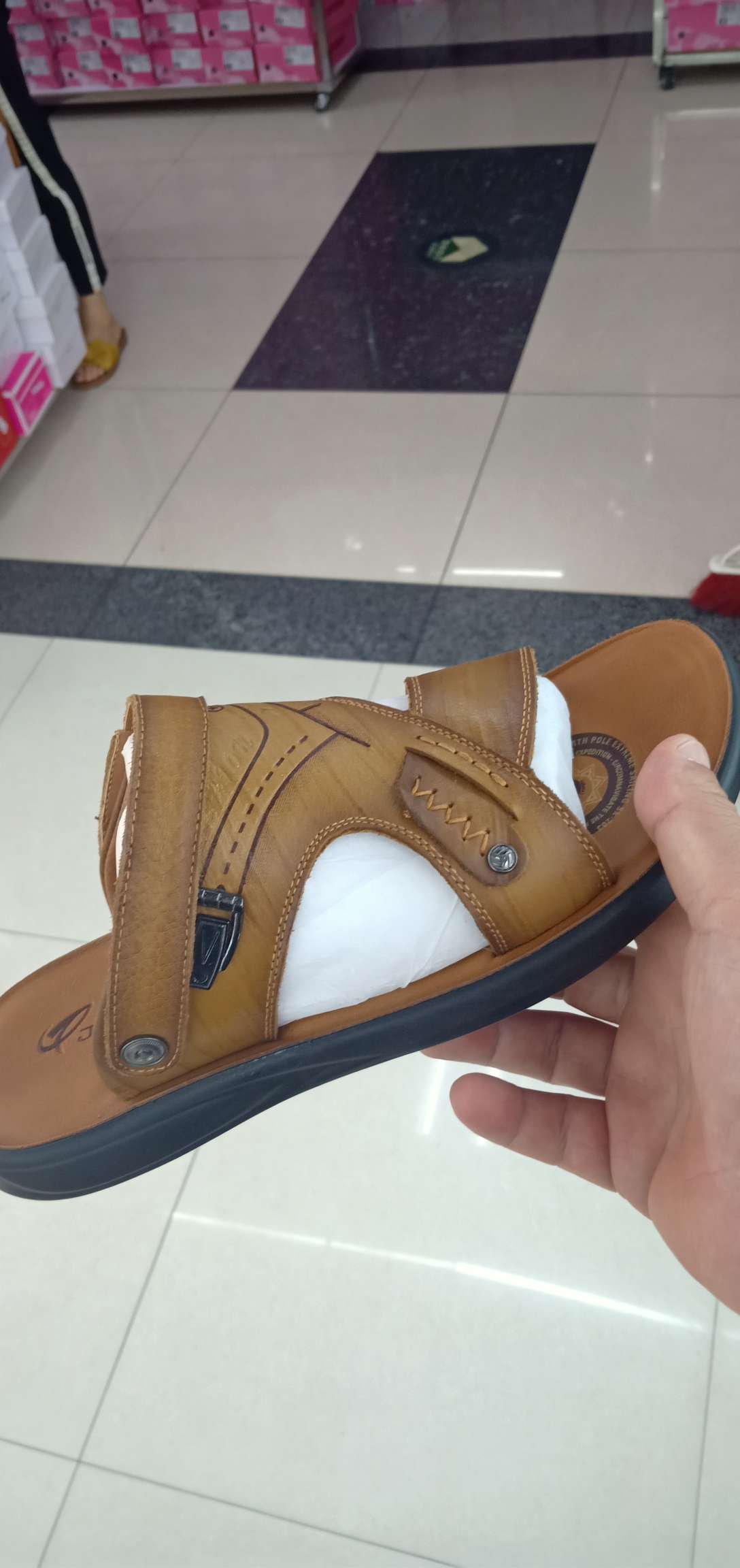 聚雅凉鞋细节图
