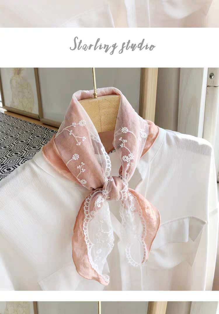 A best-selling lace embroidered small triangular scarf Specification image