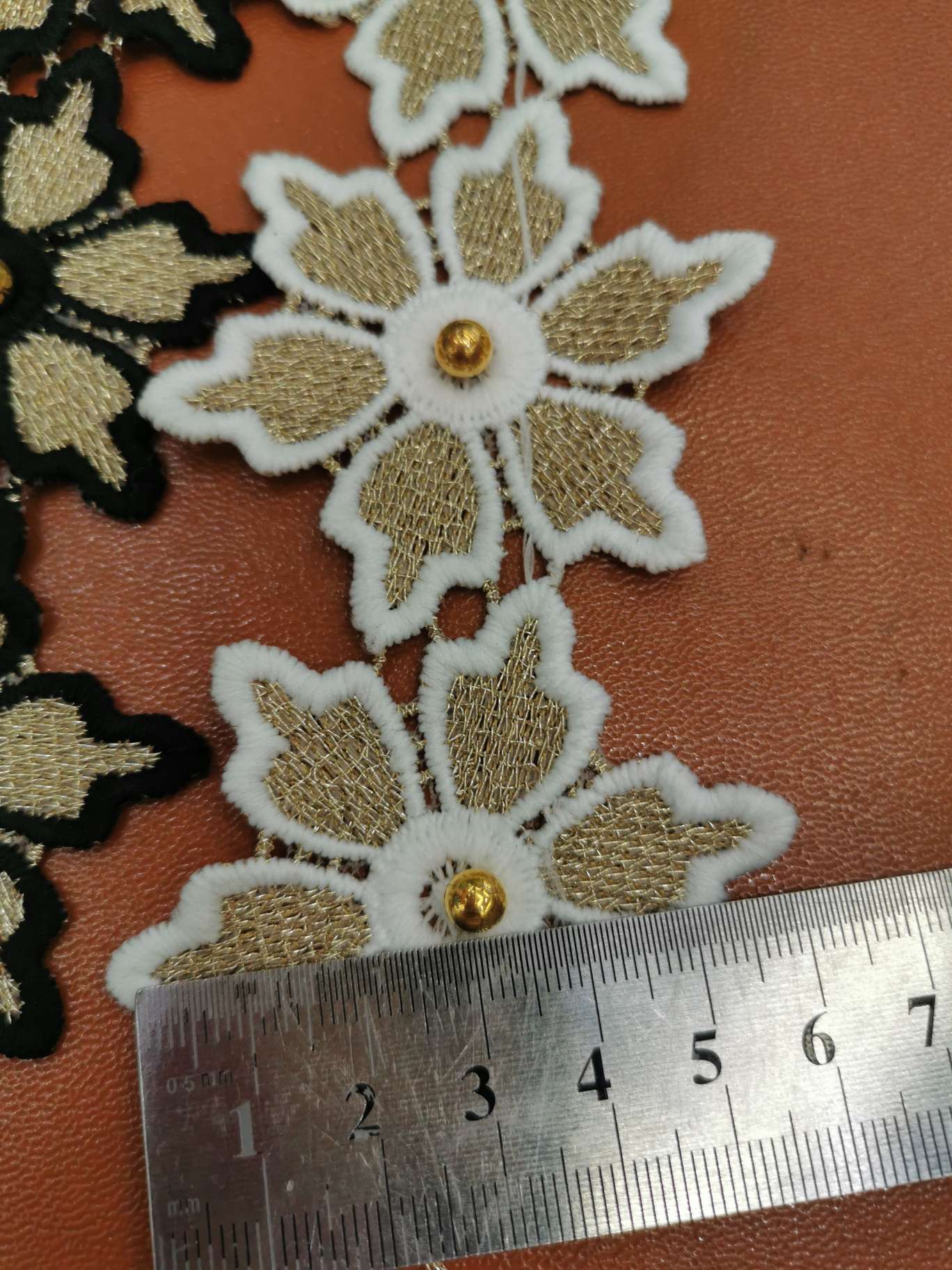 Water-soluble lace flower with beaded gold thread barcode 6 cm details Picture