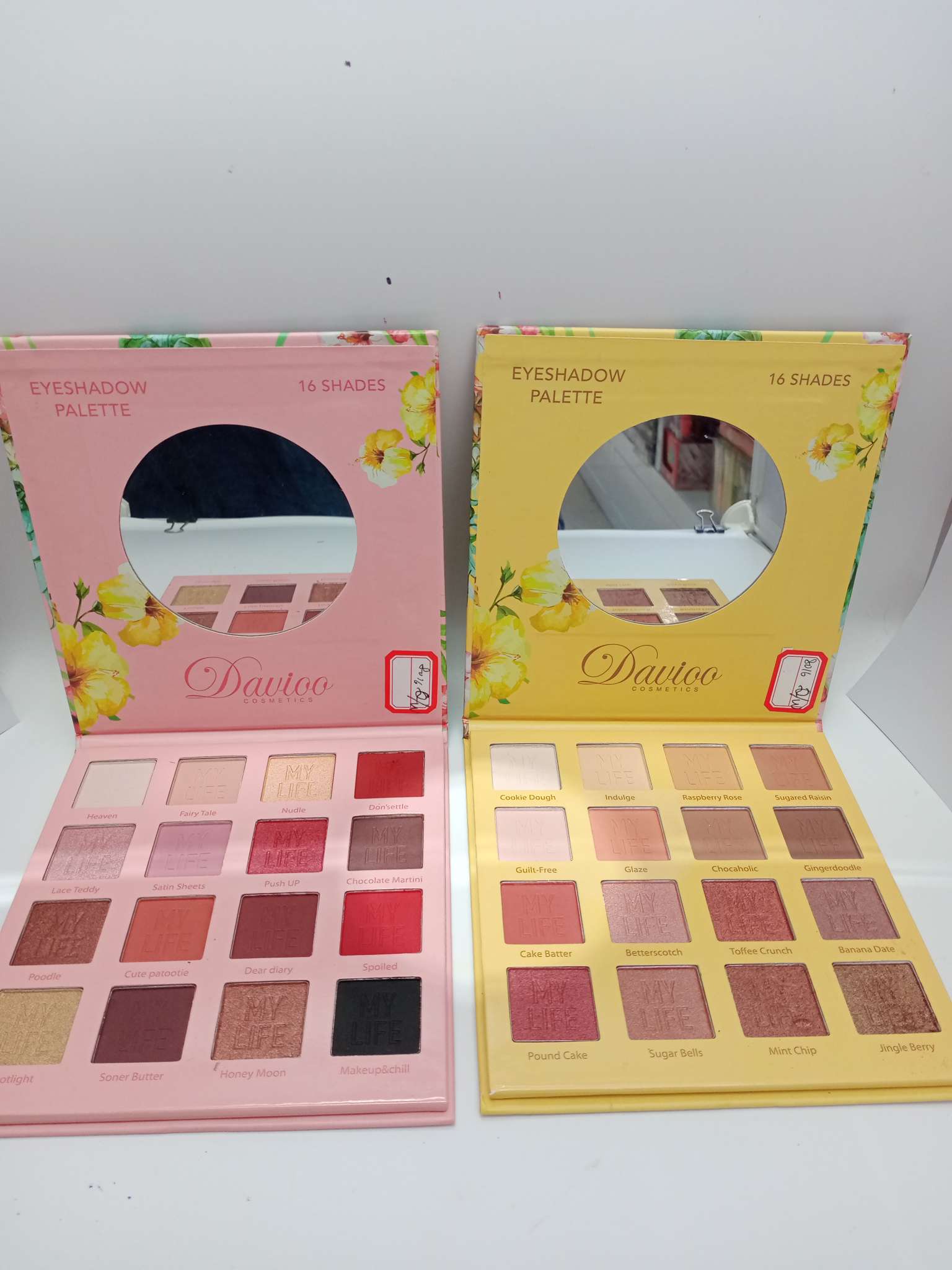 The most popular eyeshadow palette in 2020 with earth tones on paper