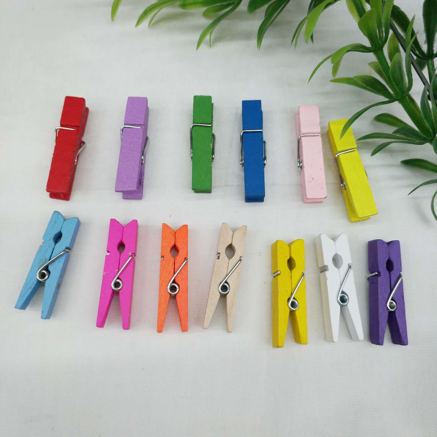 All kinds of specifications of wooden clips, photo clips, message clips, mini clips, wood color and color are available in stock. Factory direct sales with affordable prices Specification image