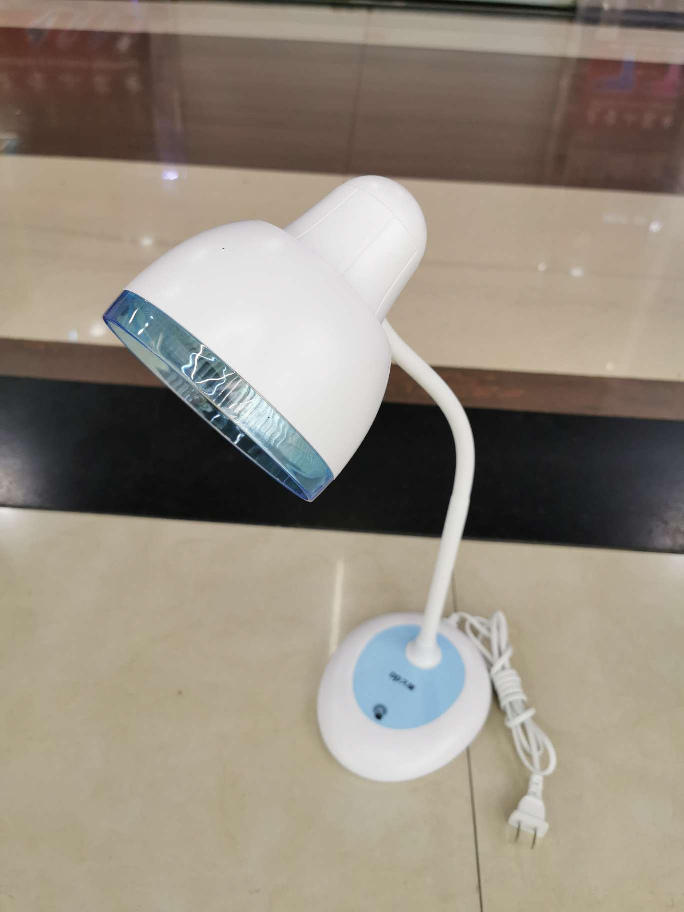 家用抽湿机、除湿机实物图