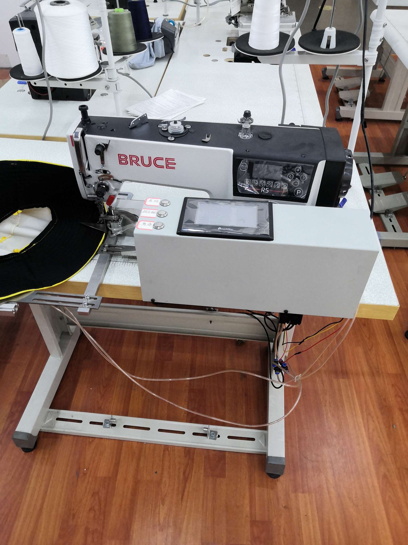 布鲁斯全自动缝纫机R5型，全套机器12000元。专注自动化设备，欢迎选购。
