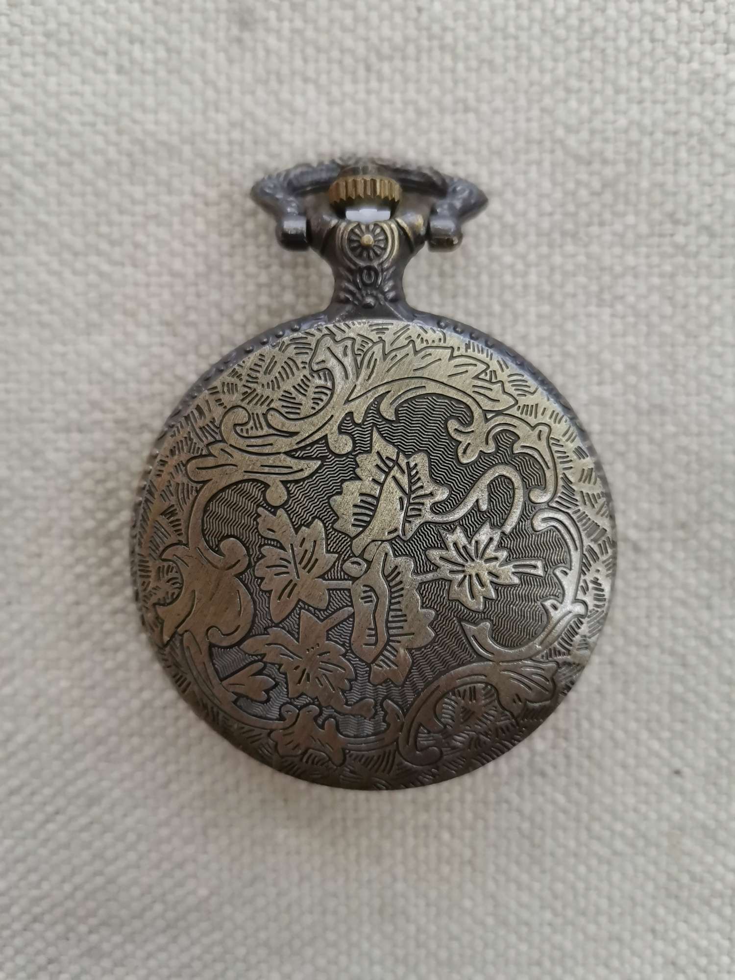 Classic retro, clear, large digital pocket watch, tea face hanging watch, flip cover large dial, male student, middle-aged and elderly watch details Picture