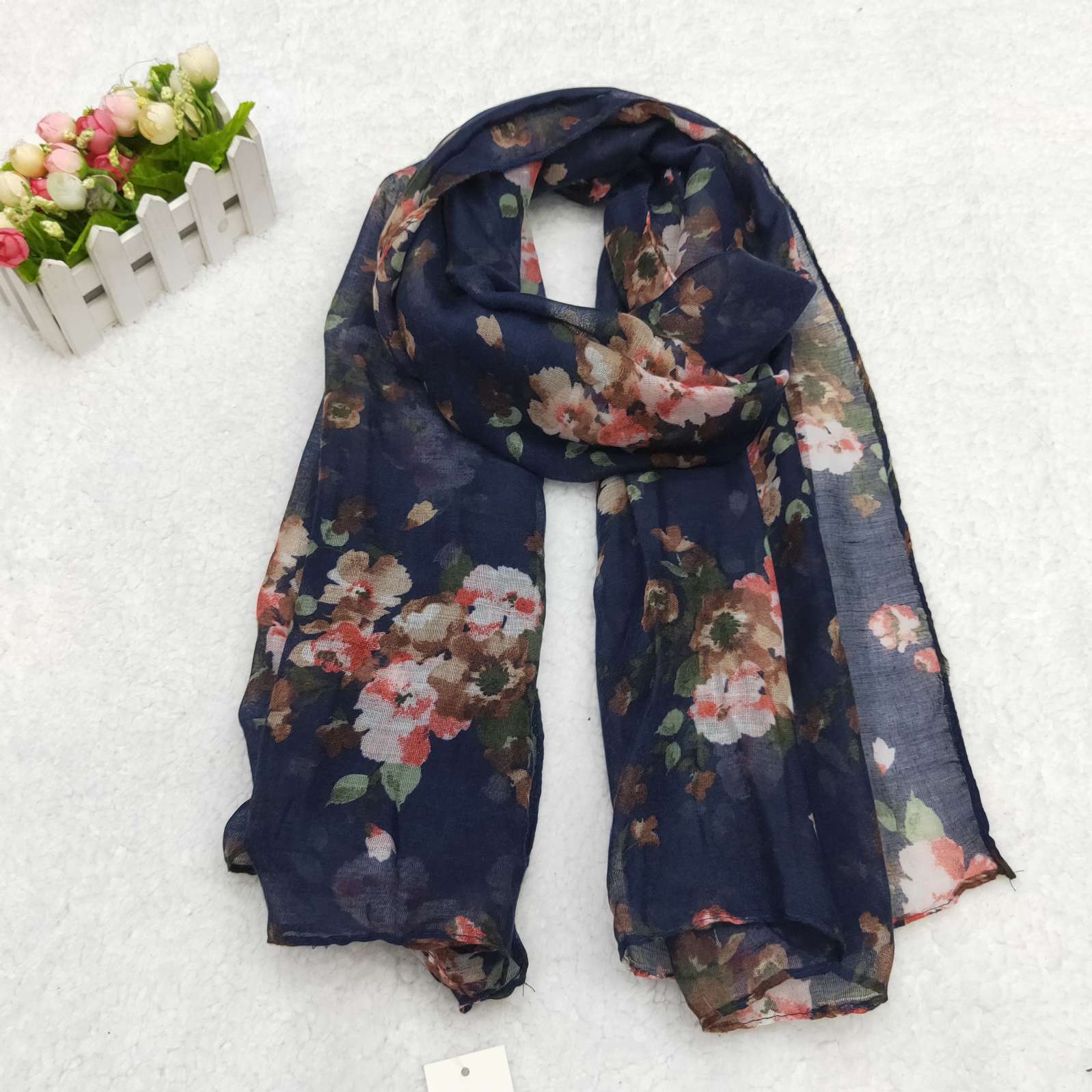 Fashion Parisian Scarf details Picture