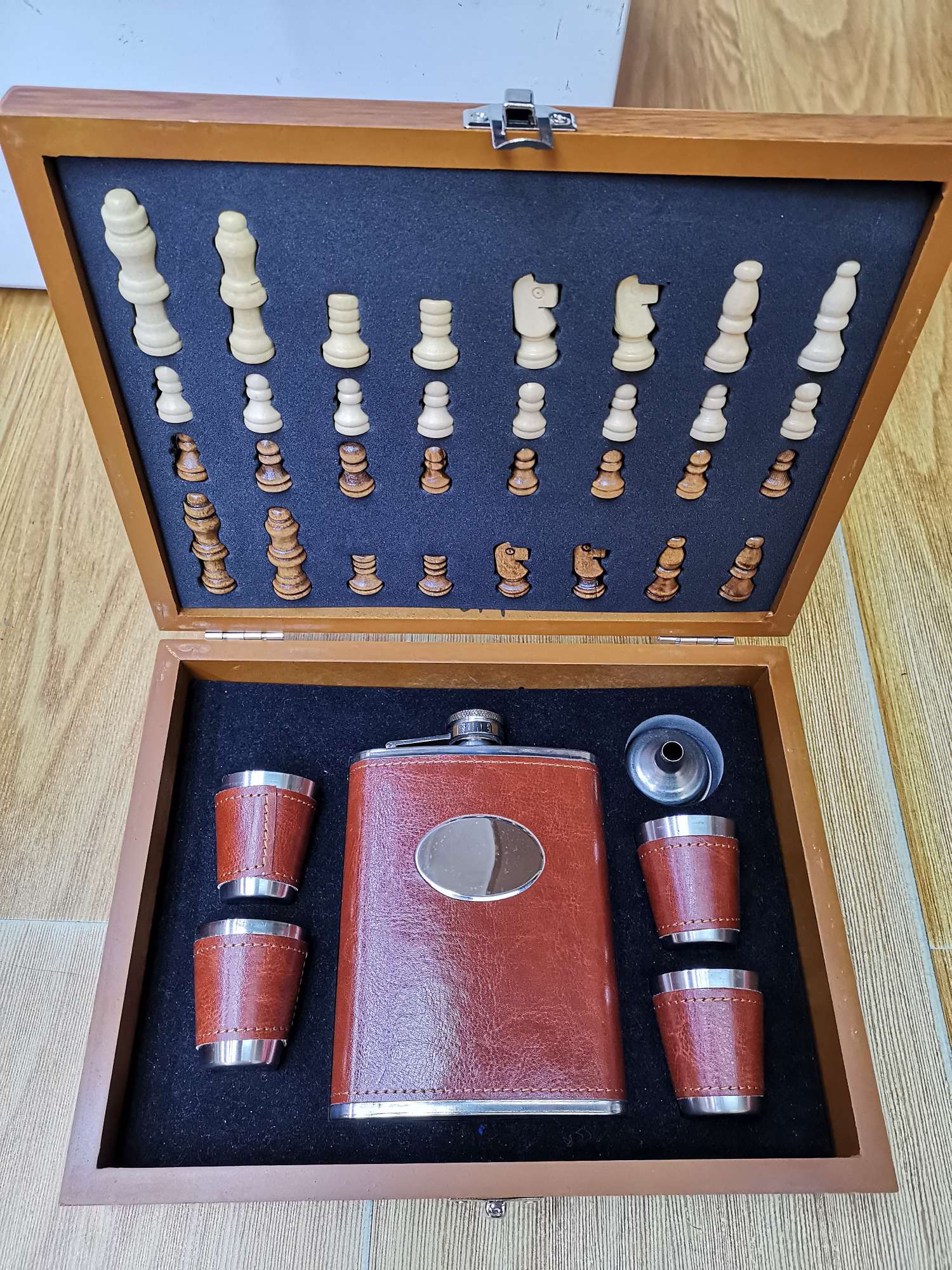 Chessman wooden box wine set