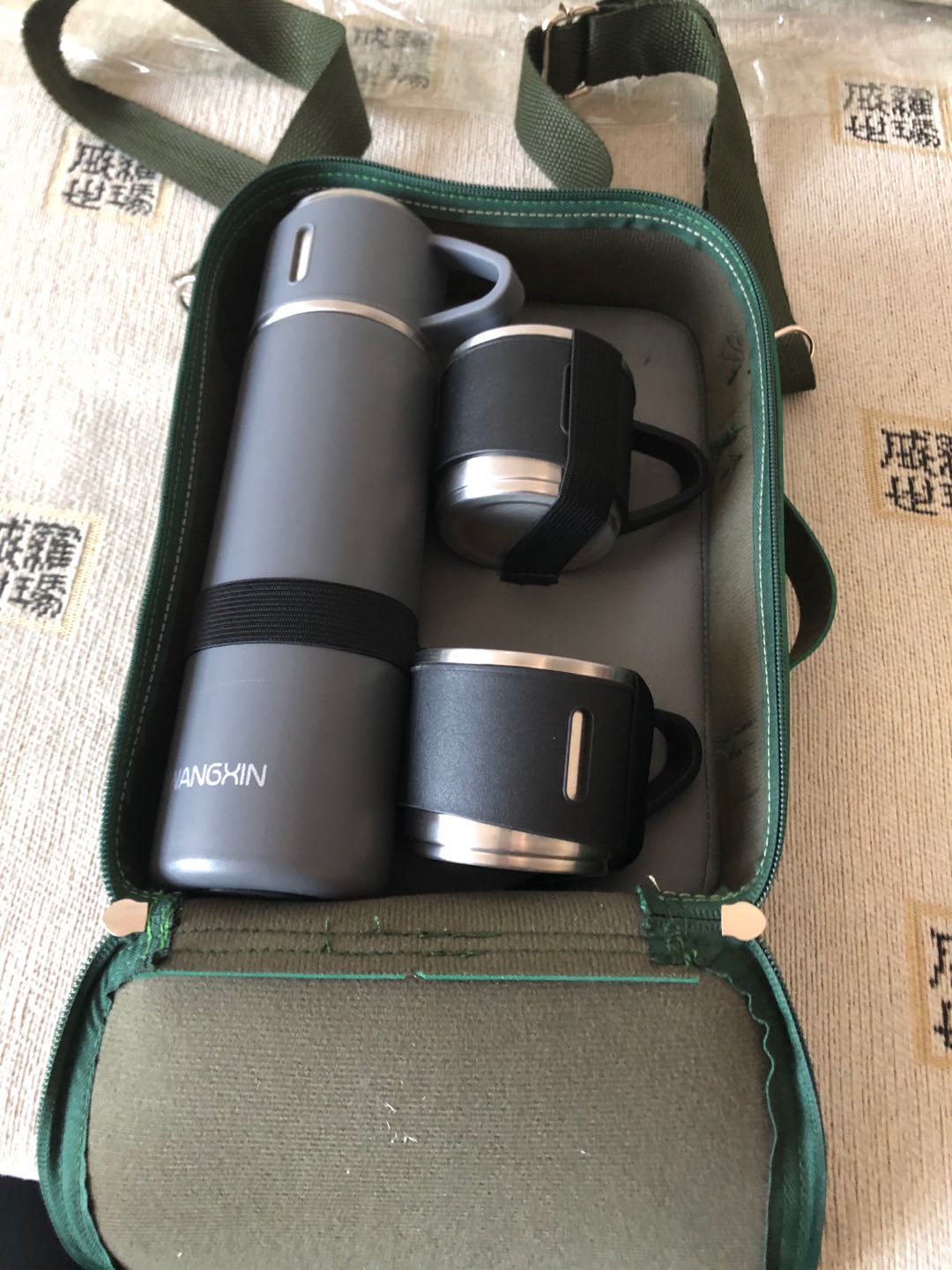 500毫升套杯，适合一家人出门户外运动旅行，携带方便，干净卫生，可以另外加皮套详情图10