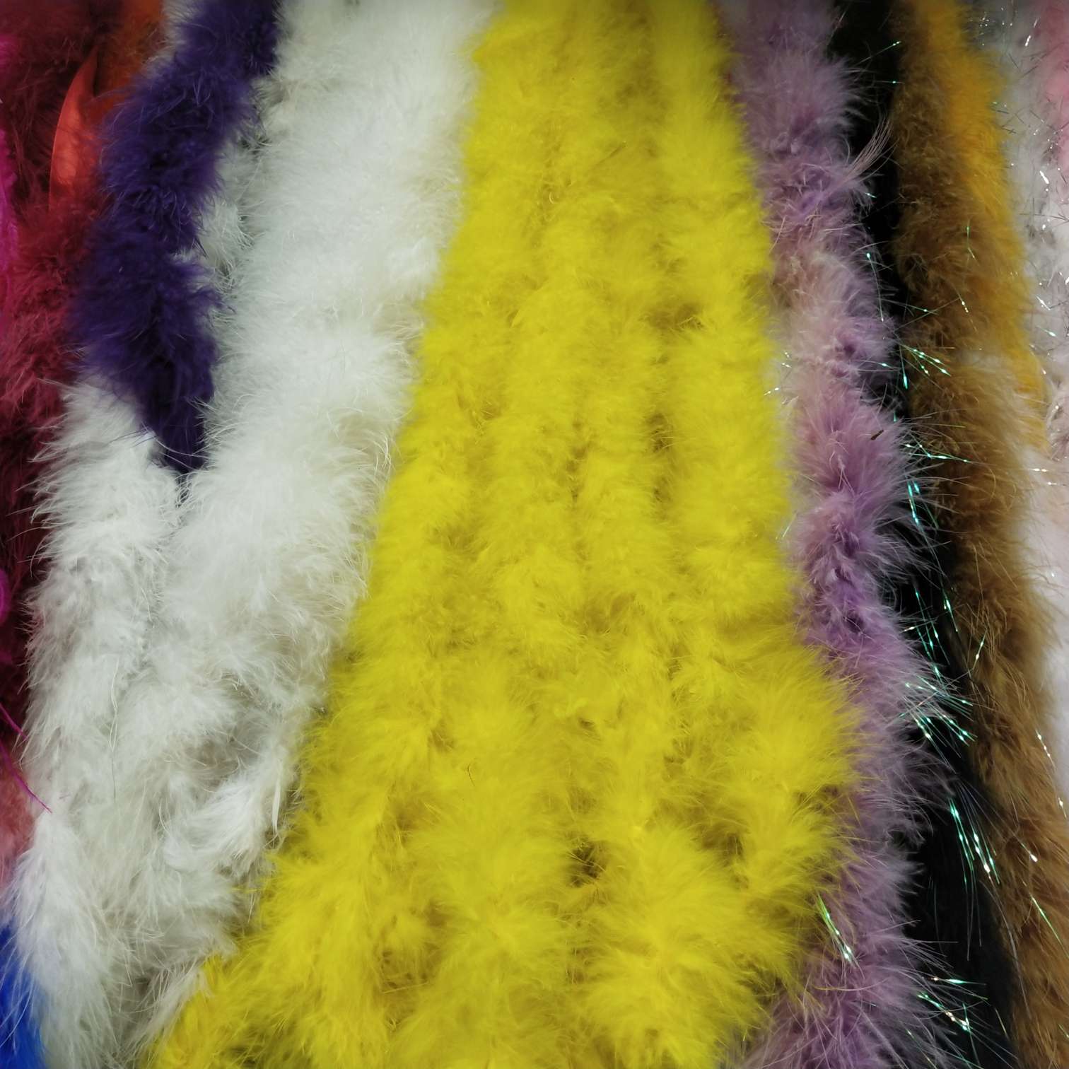 厂家直销火鸡羽毛条，颜色齐全欢迎订购