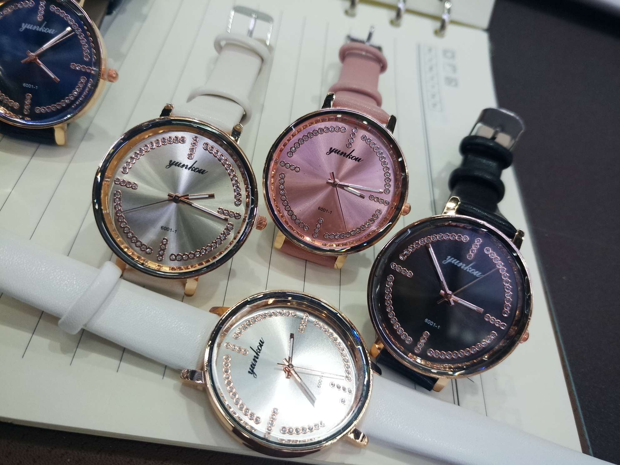 Korean-style candy-colored fashionable women's leather strap watch Specification image