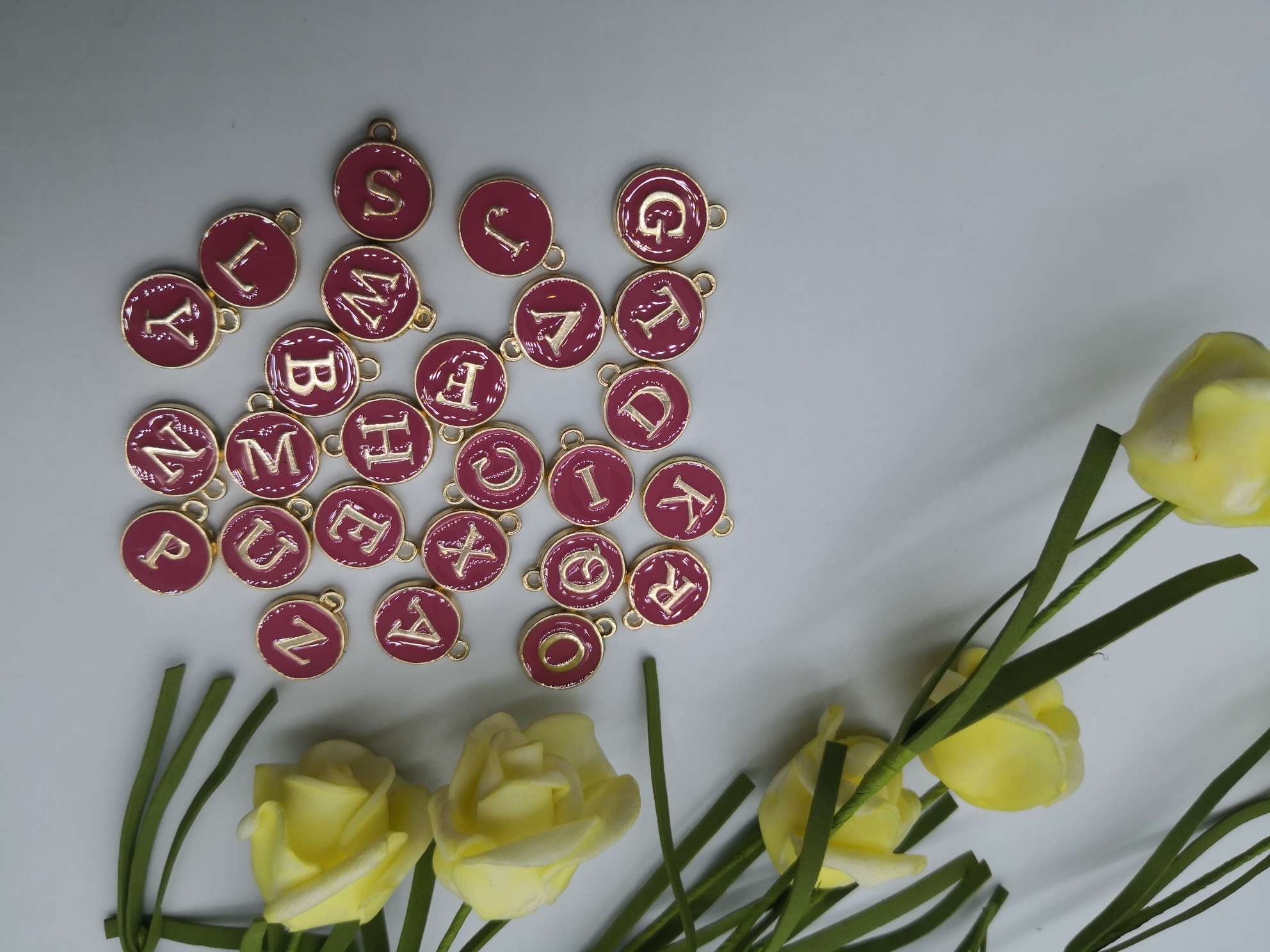 DLY jewelry accessories, eco-friendly English 26-letter 7-color stock, factory direct sales, large quantity, price negotiable Specification image