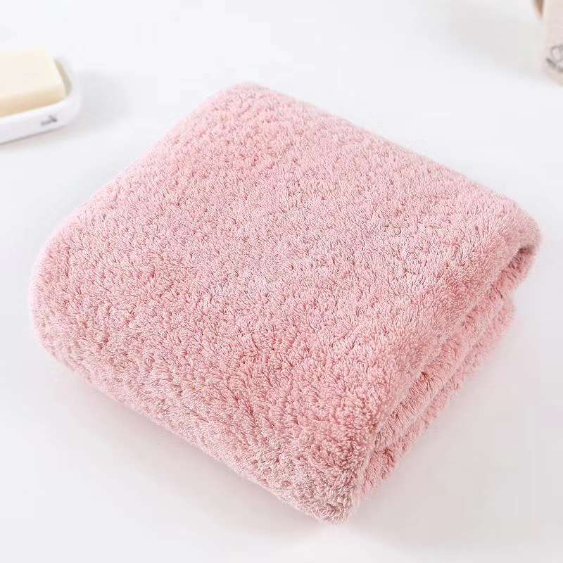 Detail of the edge on 7036 Long Hair Bath Towel