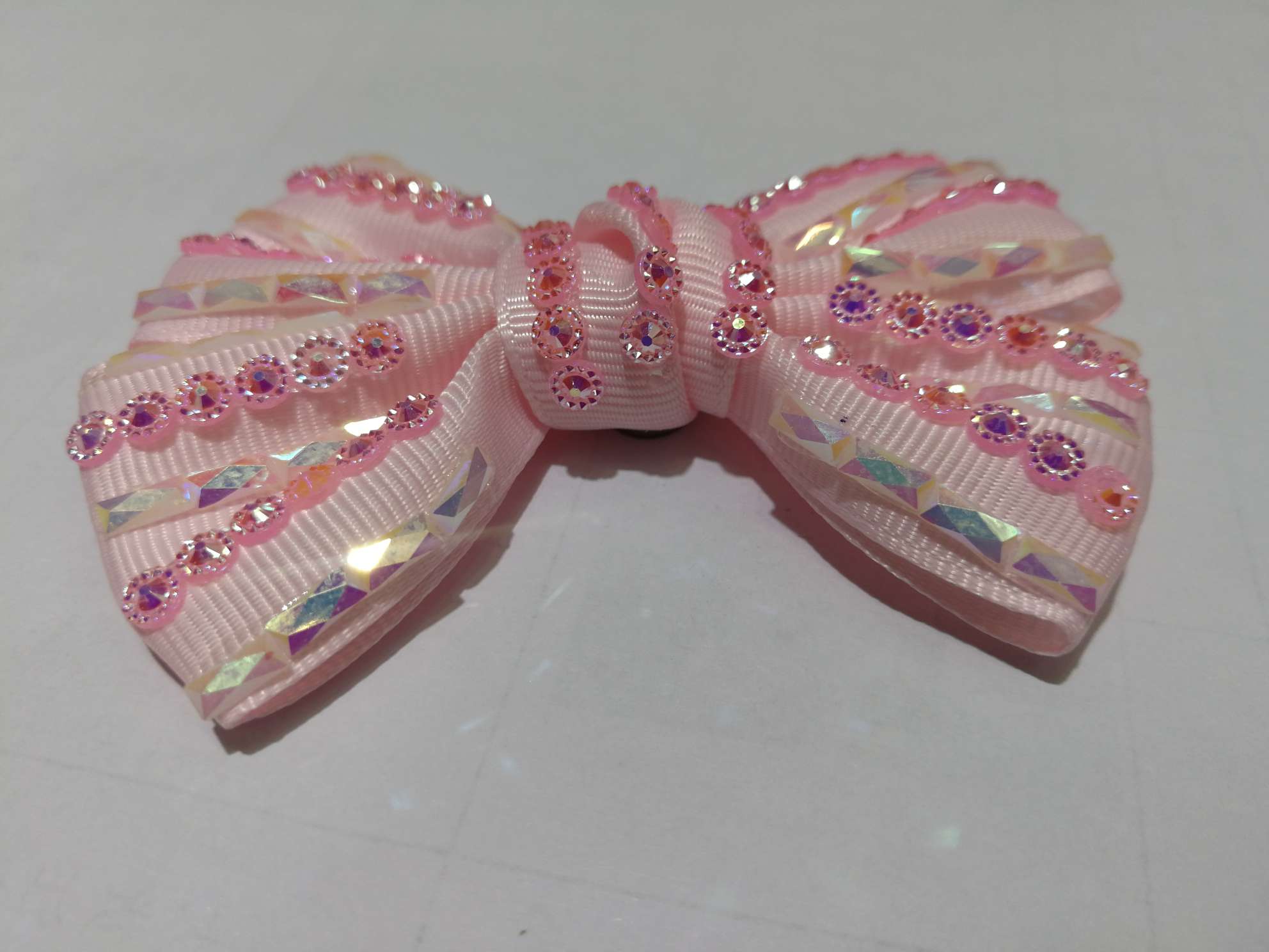 罗纹带点钻蝴蝶结，头饰，鞋花产品图