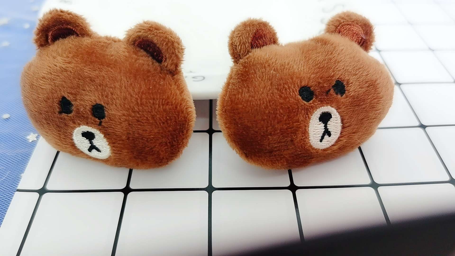 毛绒卡通布朗熊鞋帽袜等辅料配件