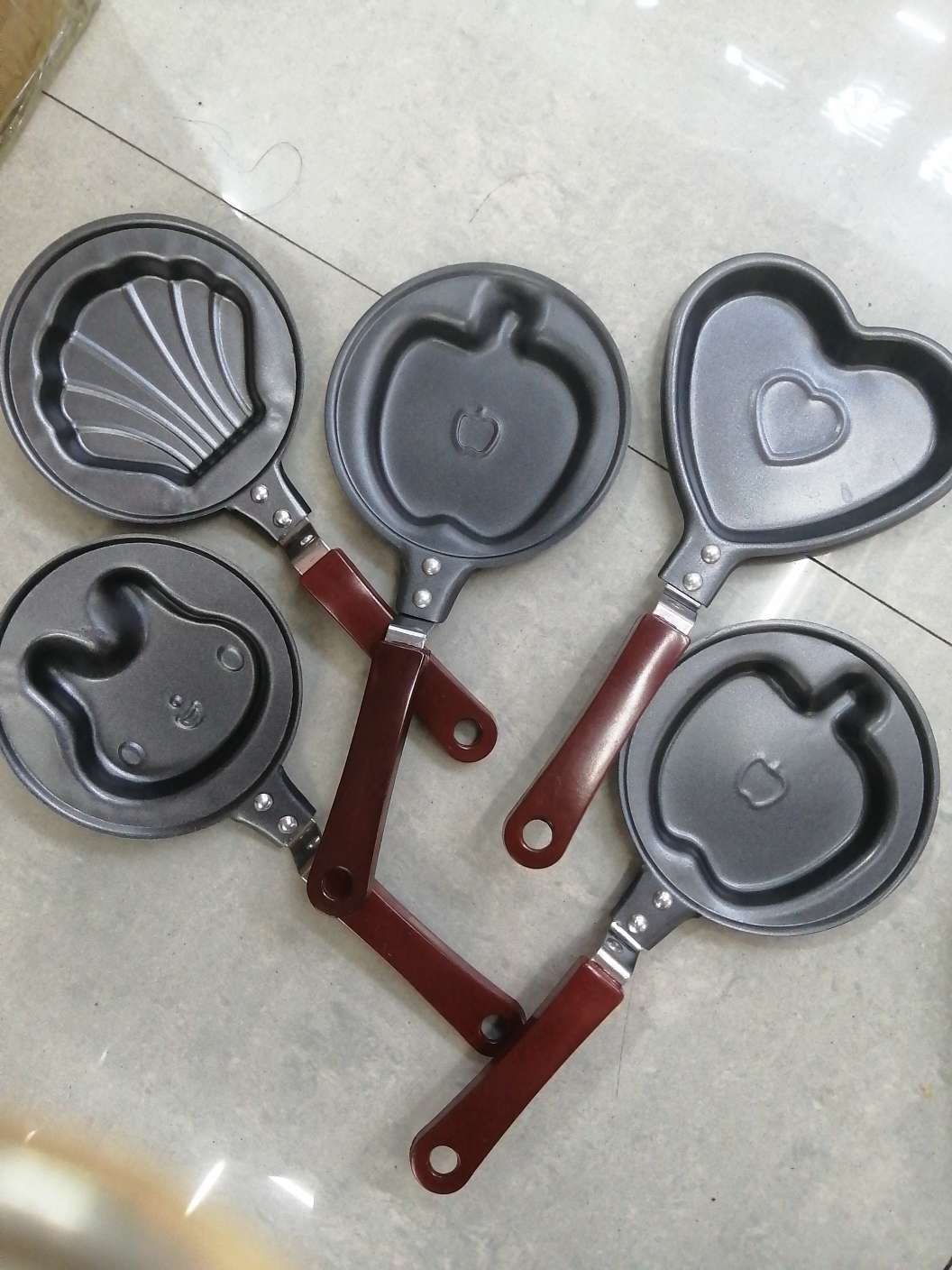 Non-stick egg frying pan