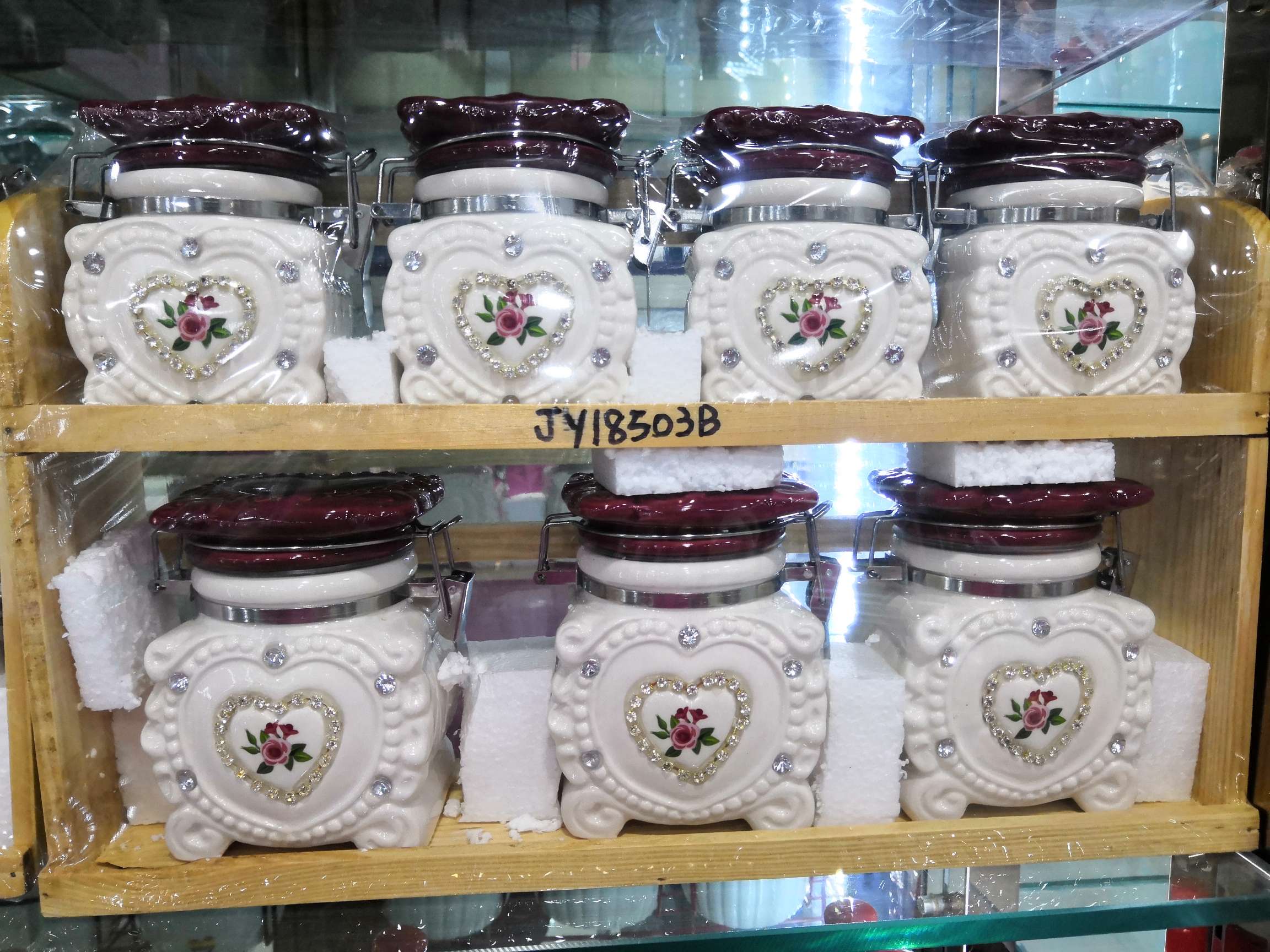 Seven-piece seasoning jars are available in multiple styles and the price is negotiable