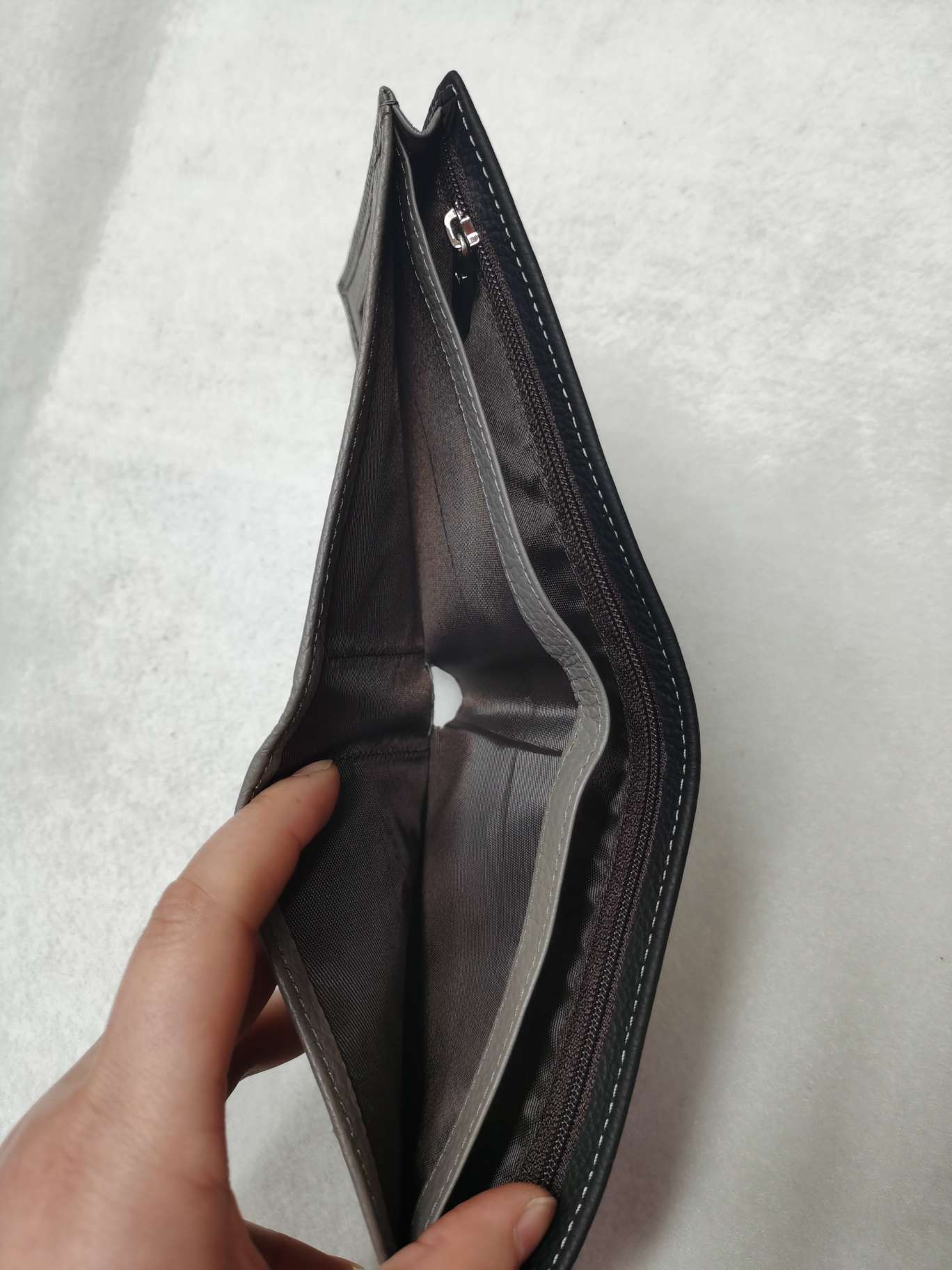 男士牛皮短钱包白底实物图