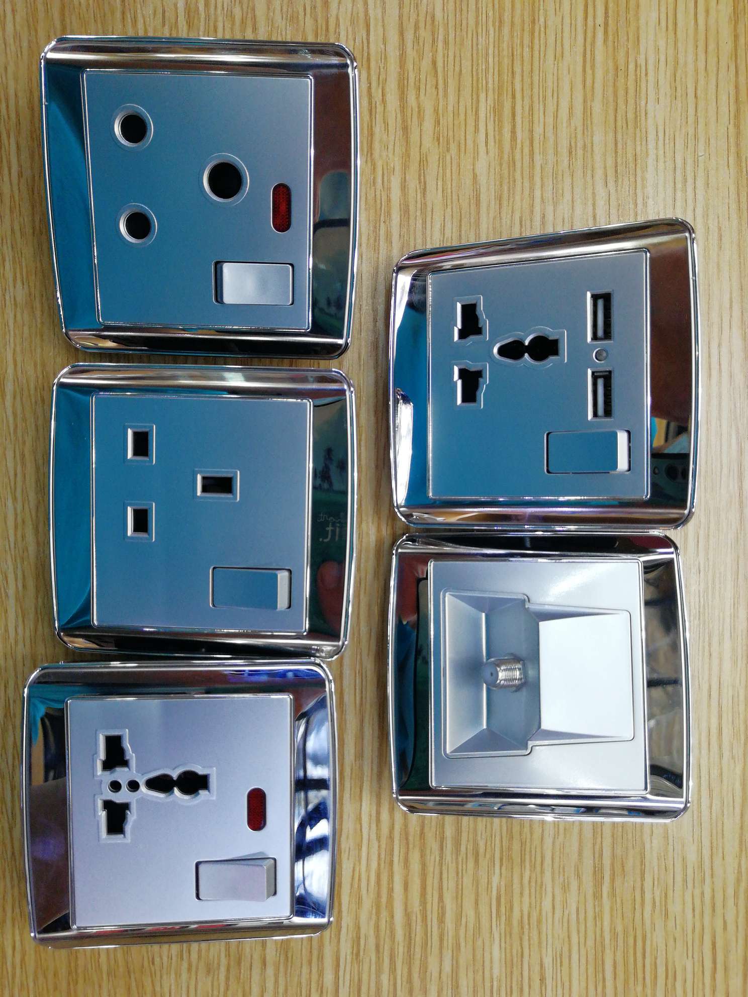 Stainless steel (silver-gray) multi-functional switch on/off (with dual USB) Specification image