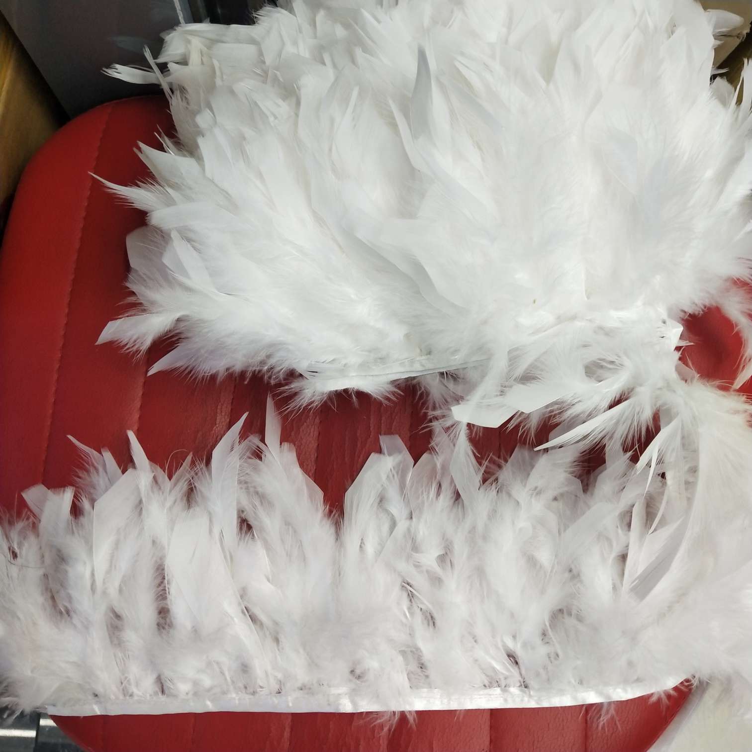 厂家直销火鸡火片羽毛布带，服装辅料配件，多色现货，欢迎订购