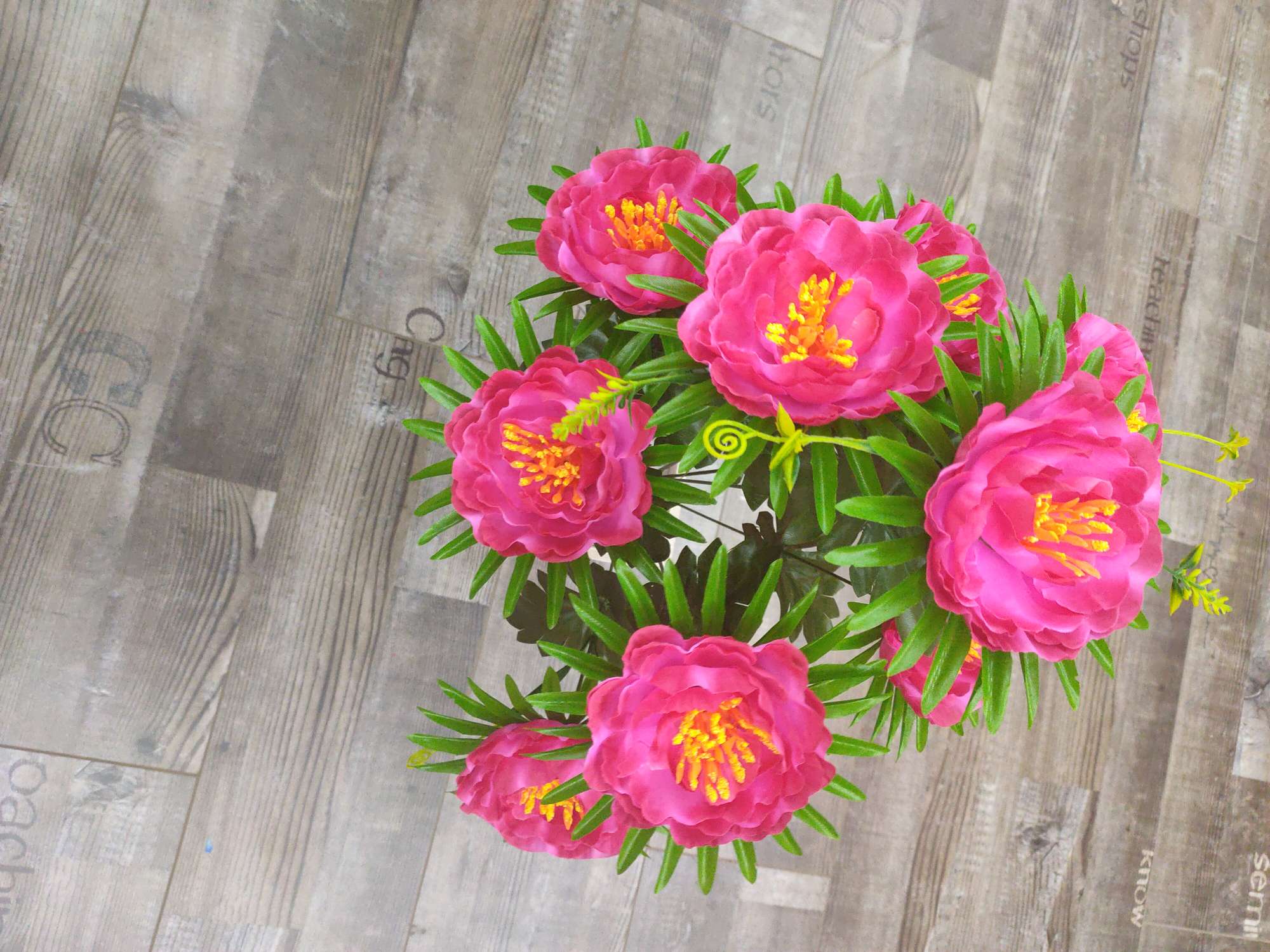 Jianying Flower Shop specializes in the research and development, production and sales of 9-head 8-layer lilac flowers 12323