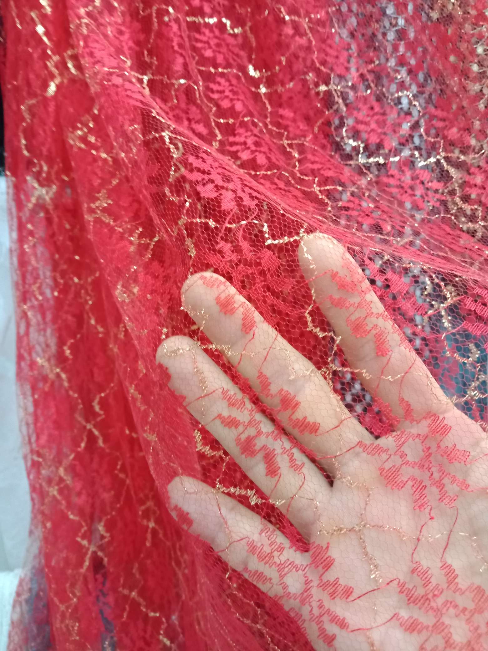 国潮金丝布料适用于制作服装饰品等款式多样产品图