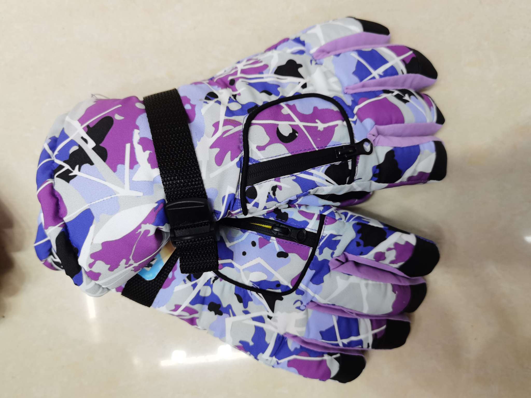 Winter camouflage gloves for women, thickened and warm for skiing and snow play, outdoor cycling and snowball fights, waterproof, windproof and cold-proof cotton for women