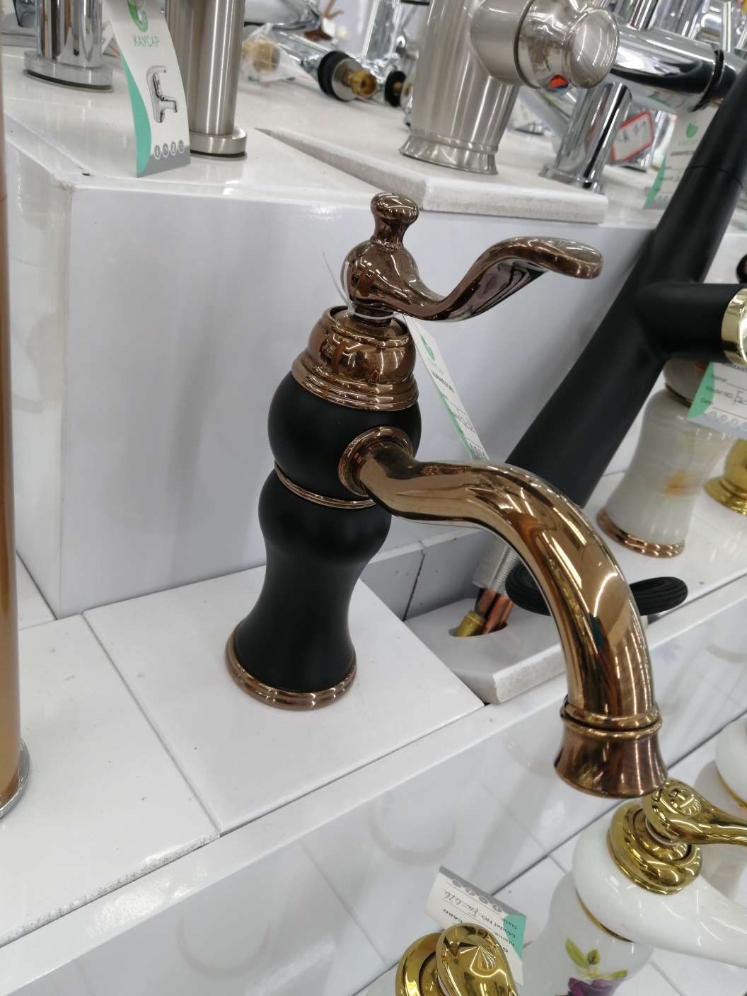 铜玉石龙头黑色