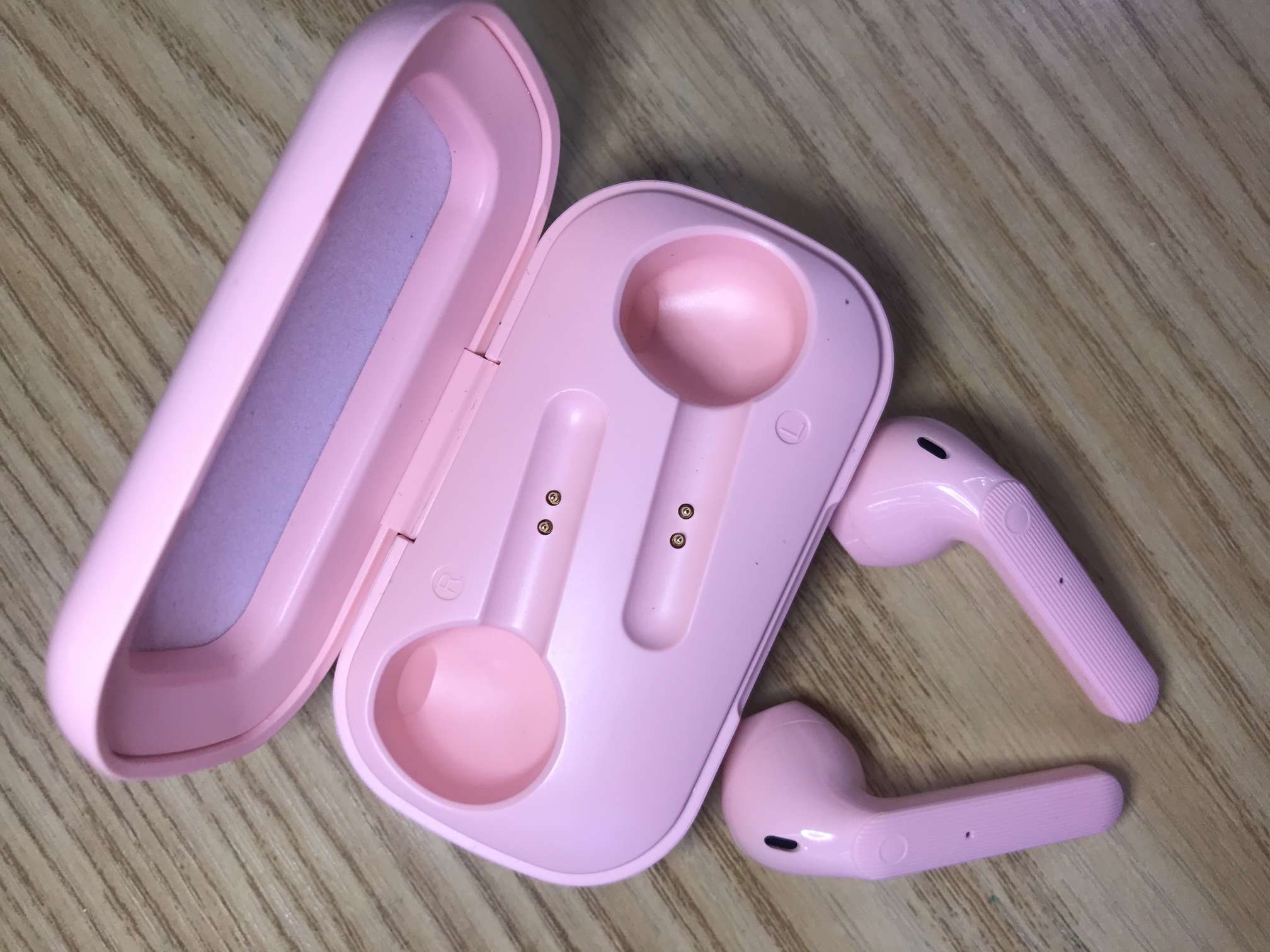 E 6 Bluetooth Headphones 5.0 In-ear Wireless sports Headphones Running Bluetooth headphones Application Scenario