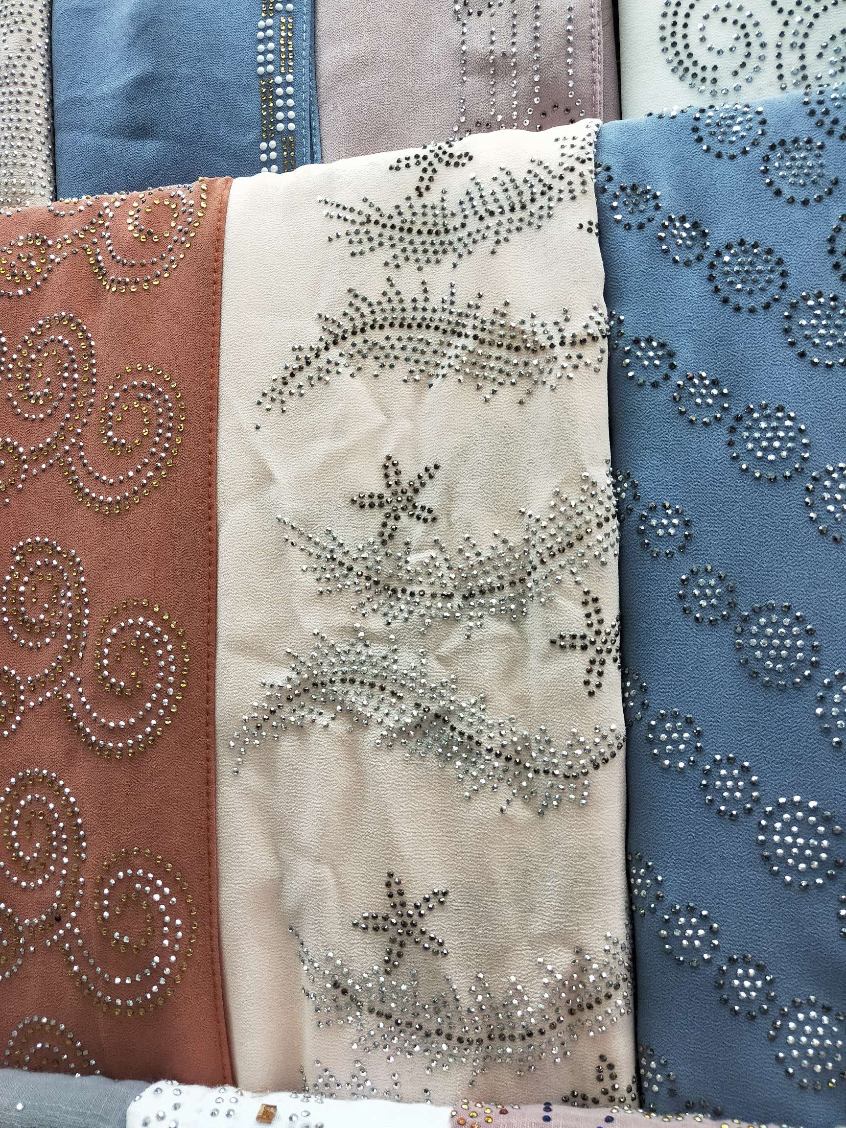 Pearl Chiffon Hot Diamond