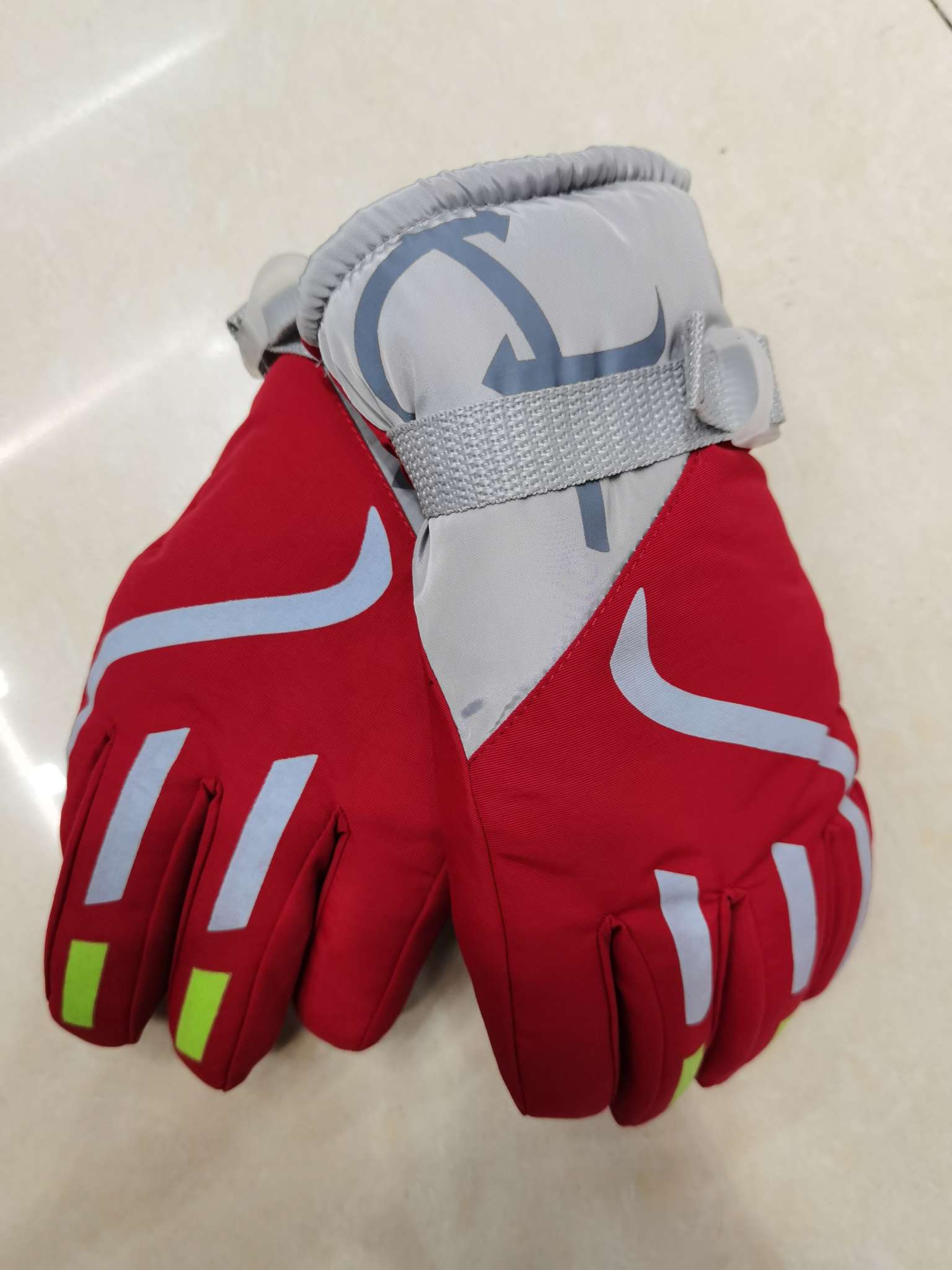Winter touch screen gloves for women, thick and warm for skiing and snow play, outdoor cycling and snowball fights, waterproof, windproof and cold-proof cotton for women